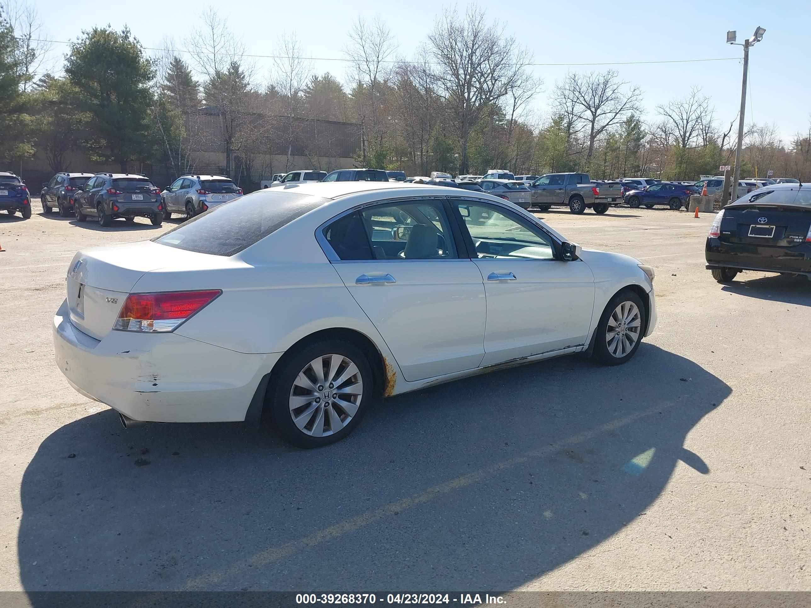 Photo 3 VIN: 1HGCP36838A036215 - HONDA ACCORD 