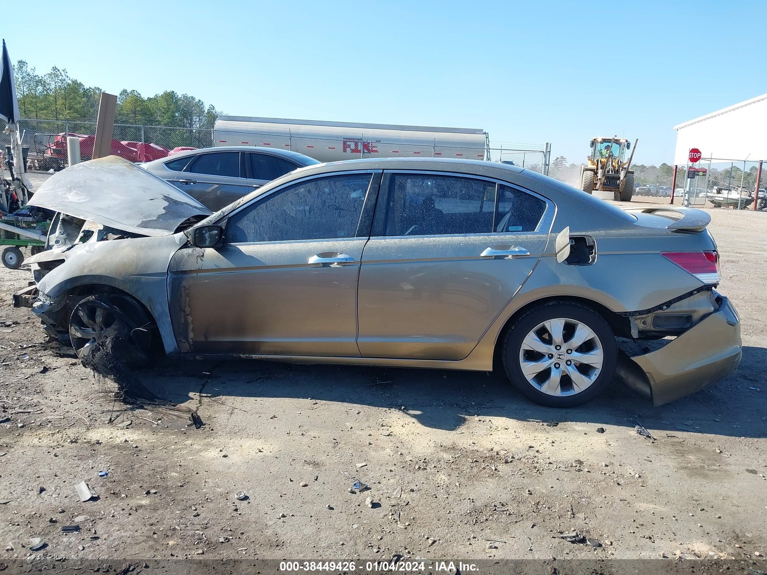 Photo 13 VIN: 1HGCP36838A060899 - HONDA ACCORD 