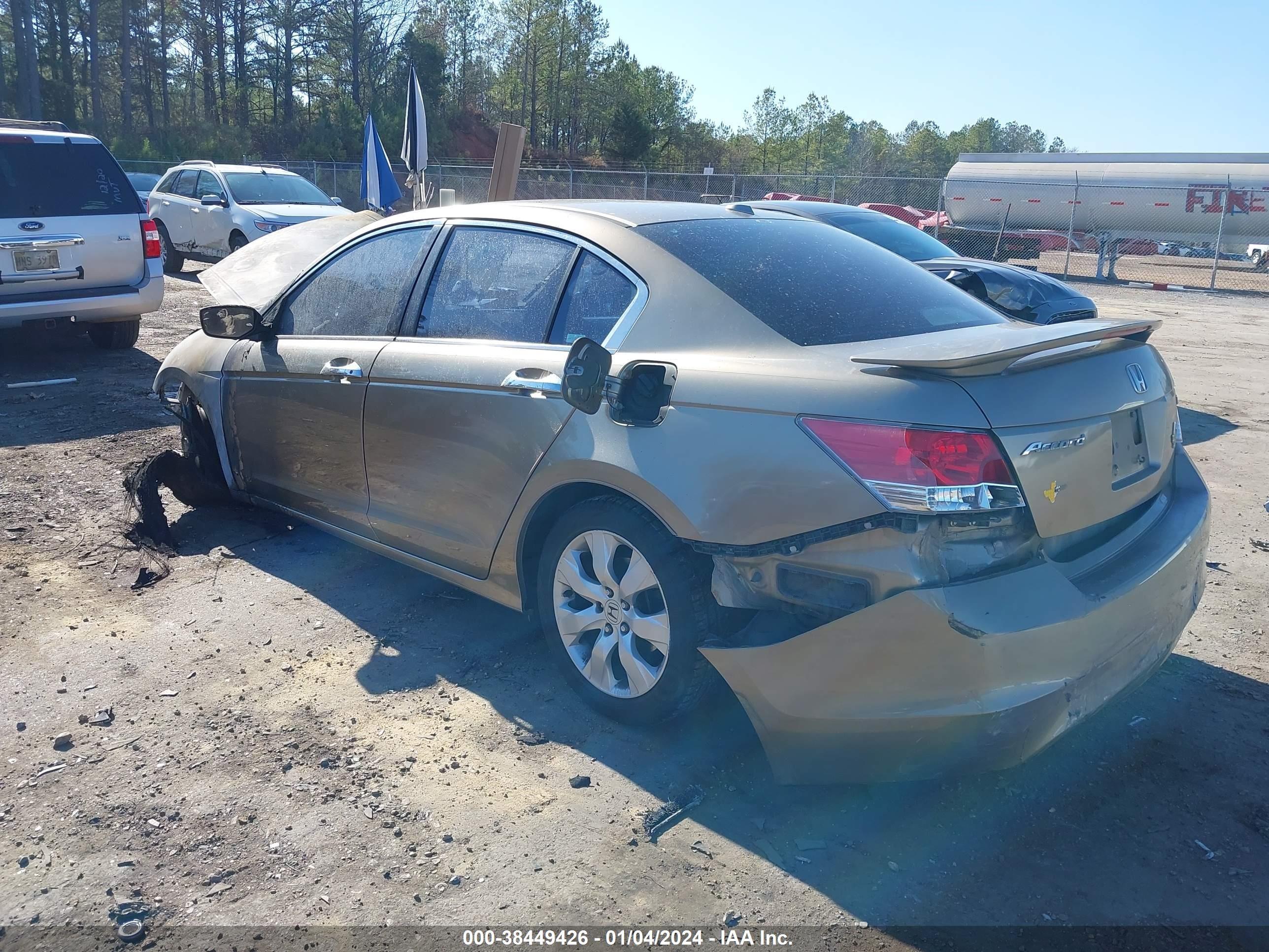 Photo 2 VIN: 1HGCP36838A060899 - HONDA ACCORD 