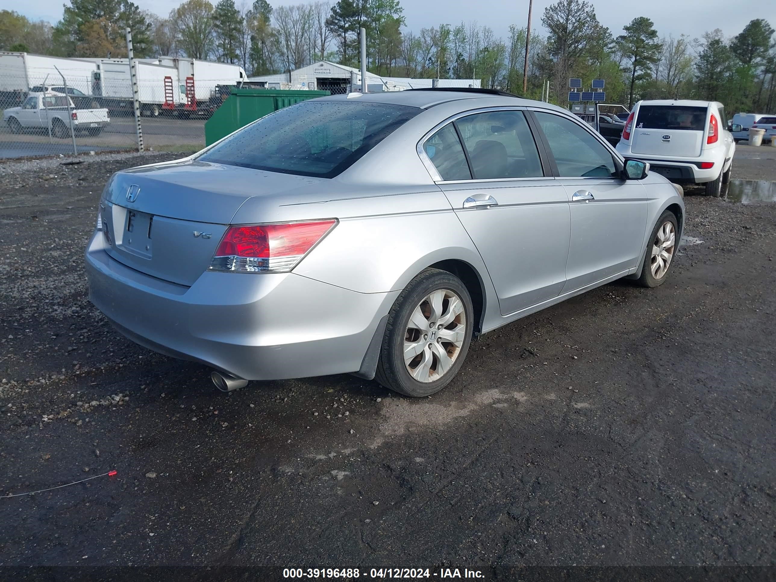 Photo 3 VIN: 1HGCP36848A006897 - HONDA ACCORD 