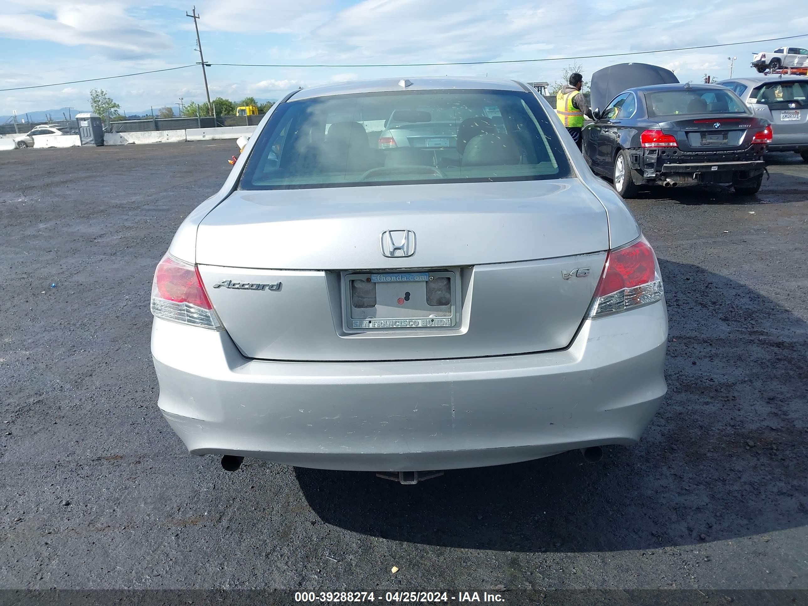 Photo 14 VIN: 1HGCP36848A035736 - HONDA ACCORD 