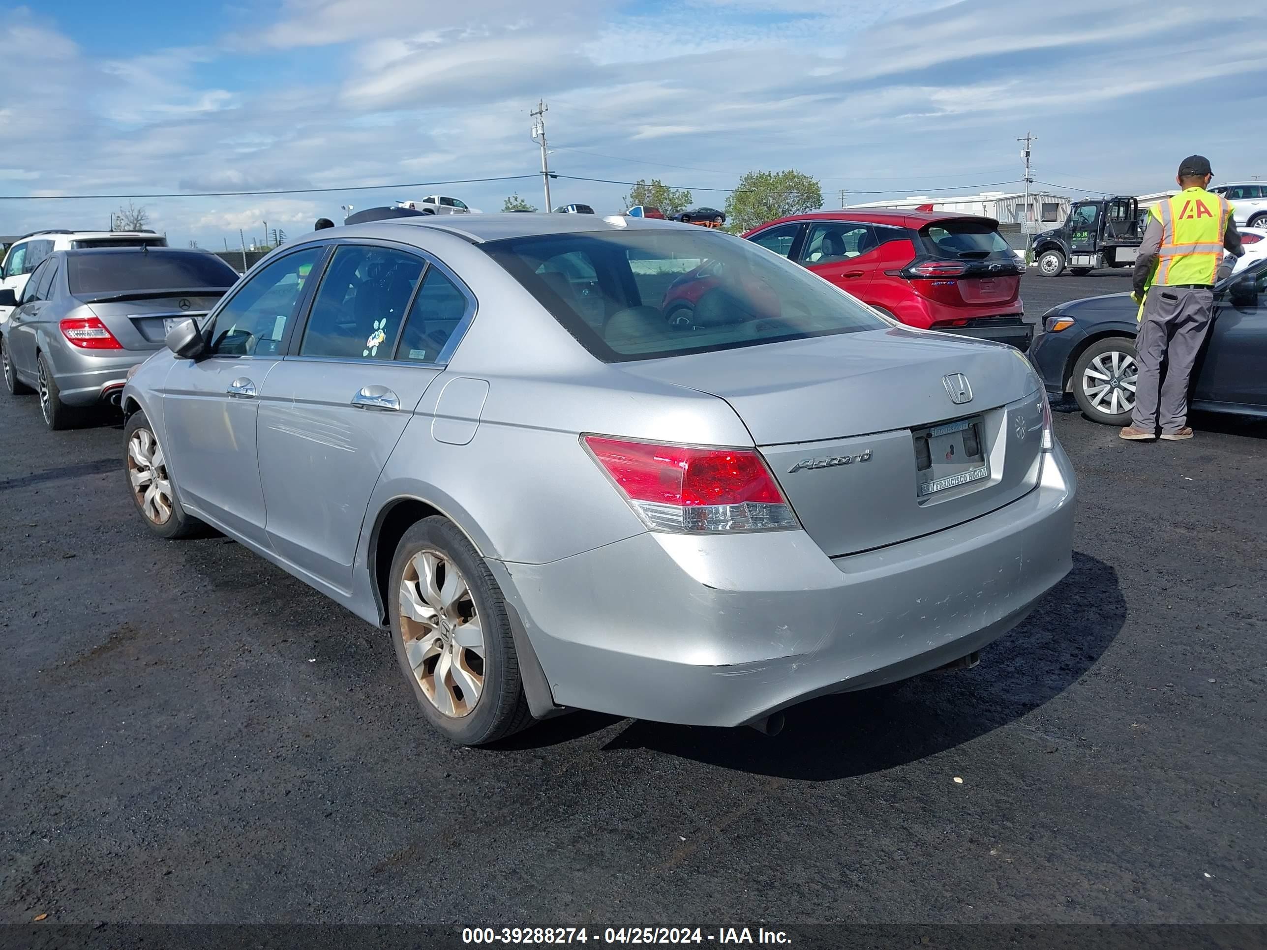 Photo 2 VIN: 1HGCP36848A035736 - HONDA ACCORD 