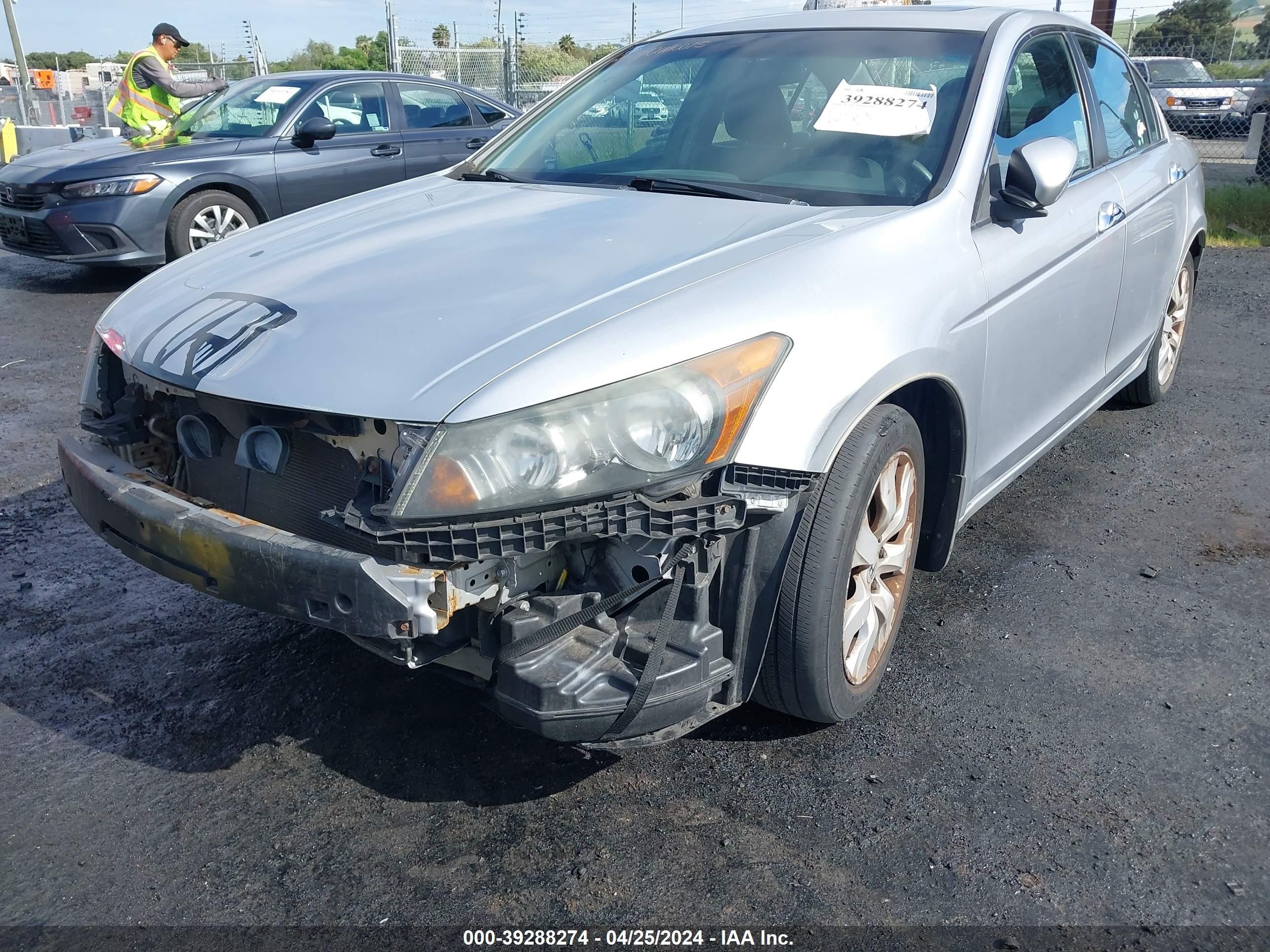 Photo 5 VIN: 1HGCP36848A035736 - HONDA ACCORD 