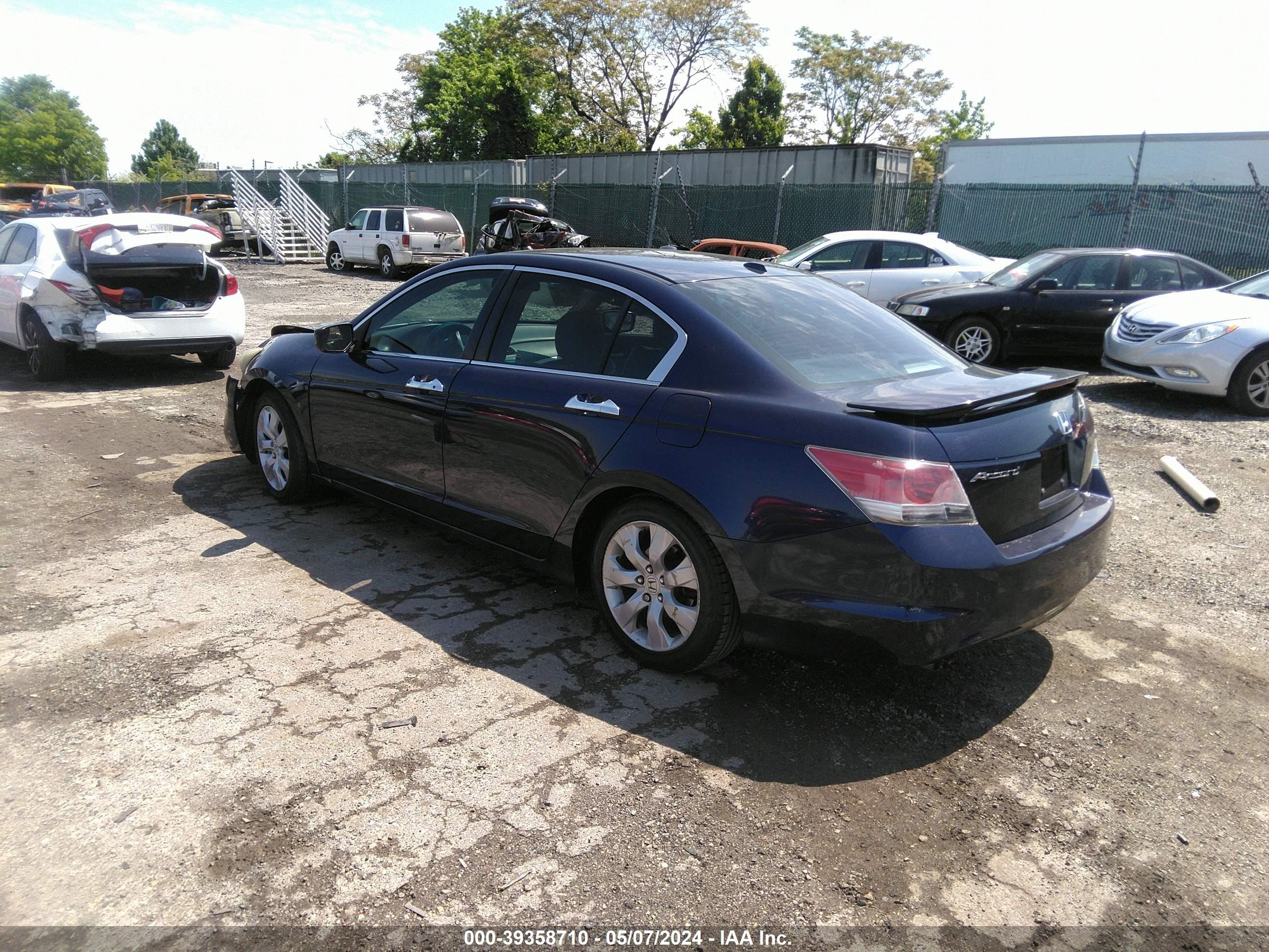 Photo 2 VIN: 1HGCP36848A063679 - HONDA ACCORD 