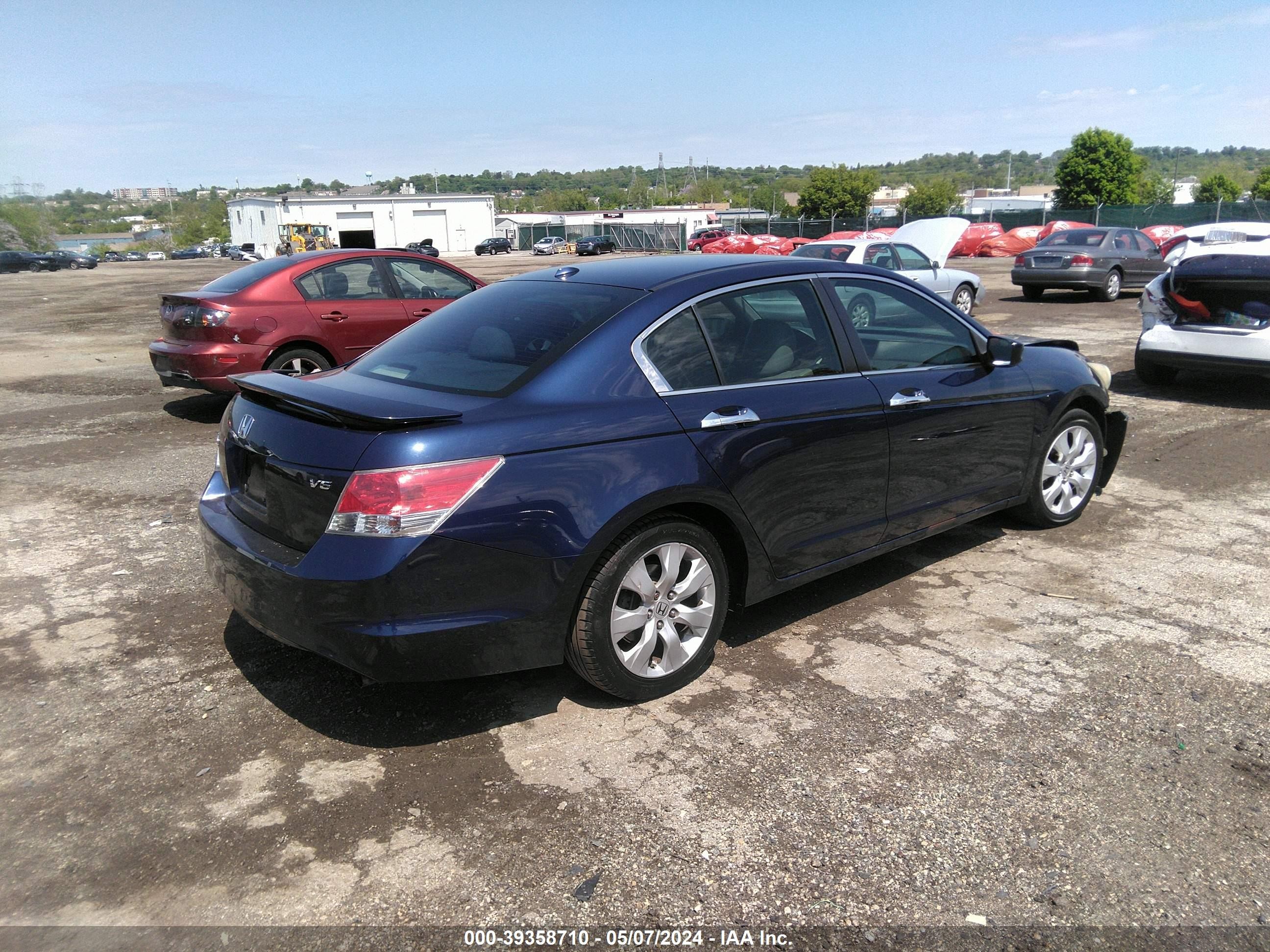 Photo 3 VIN: 1HGCP36848A063679 - HONDA ACCORD 