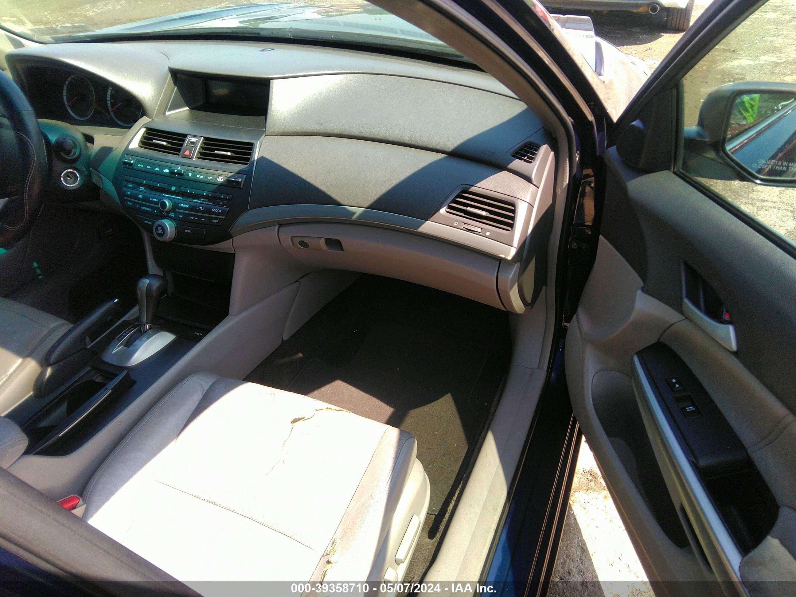 Photo 4 VIN: 1HGCP36848A063679 - HONDA ACCORD 