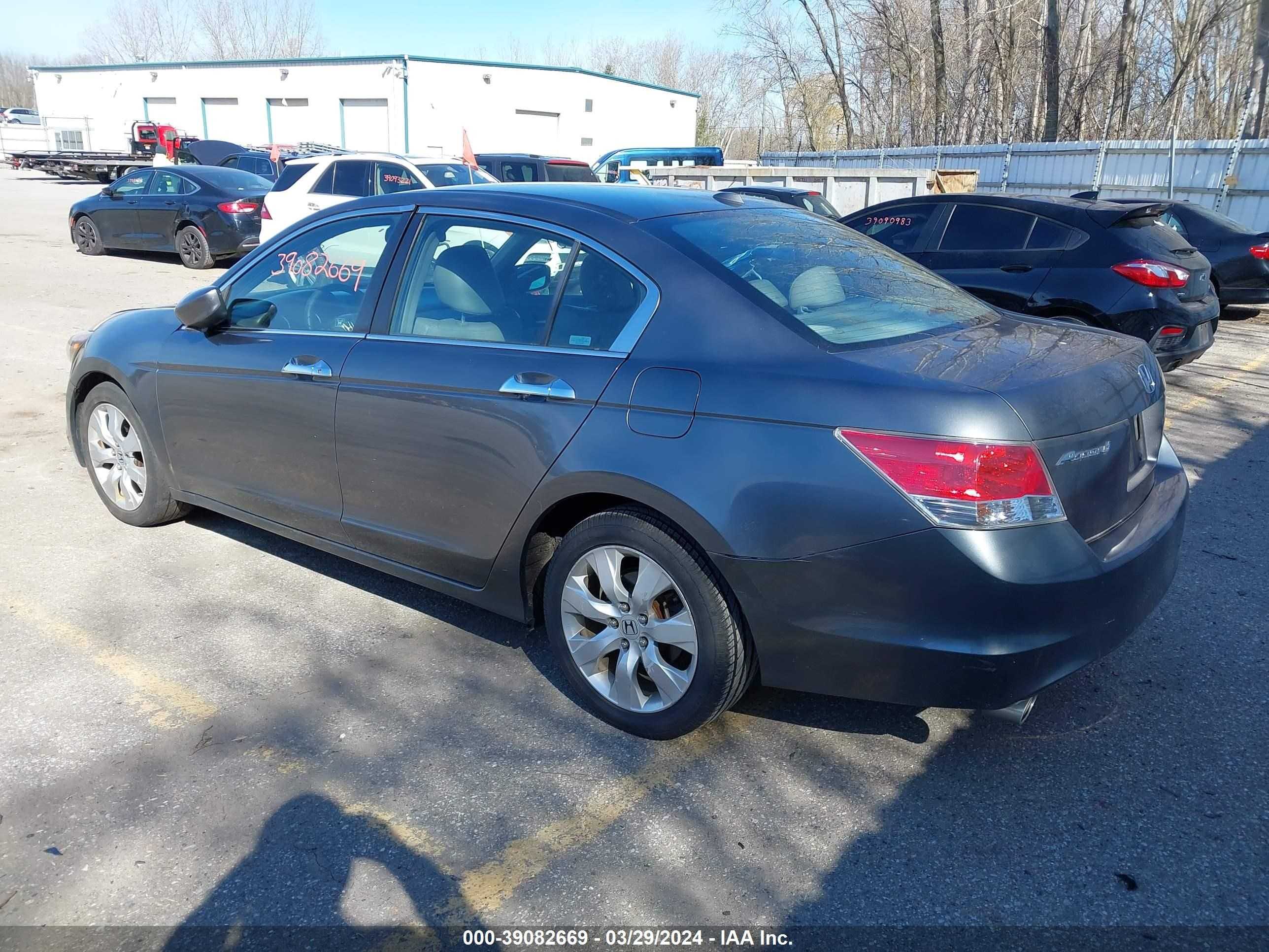 Photo 2 VIN: 1HGCP36848A071832 - HONDA ACCORD 