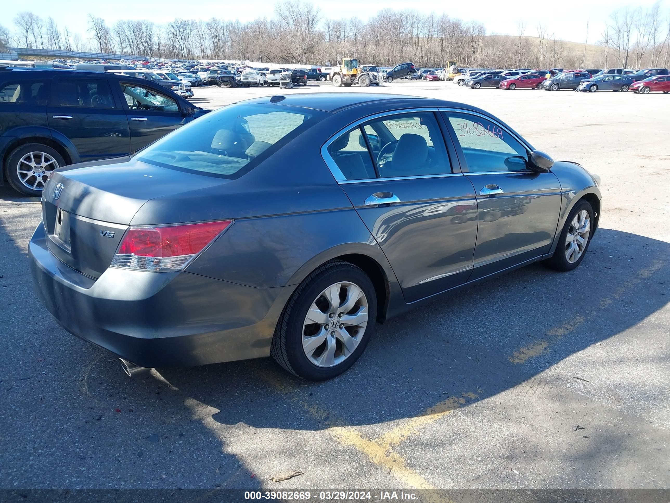 Photo 3 VIN: 1HGCP36848A071832 - HONDA ACCORD 