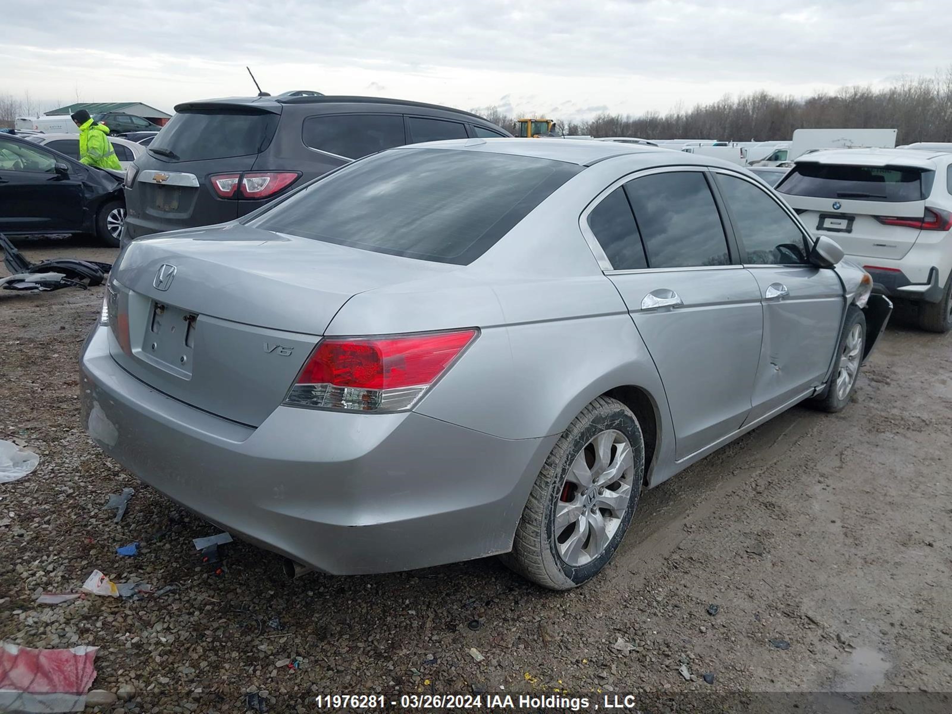 Photo 3 VIN: 1HGCP36848A801853 - HONDA ACCORD 