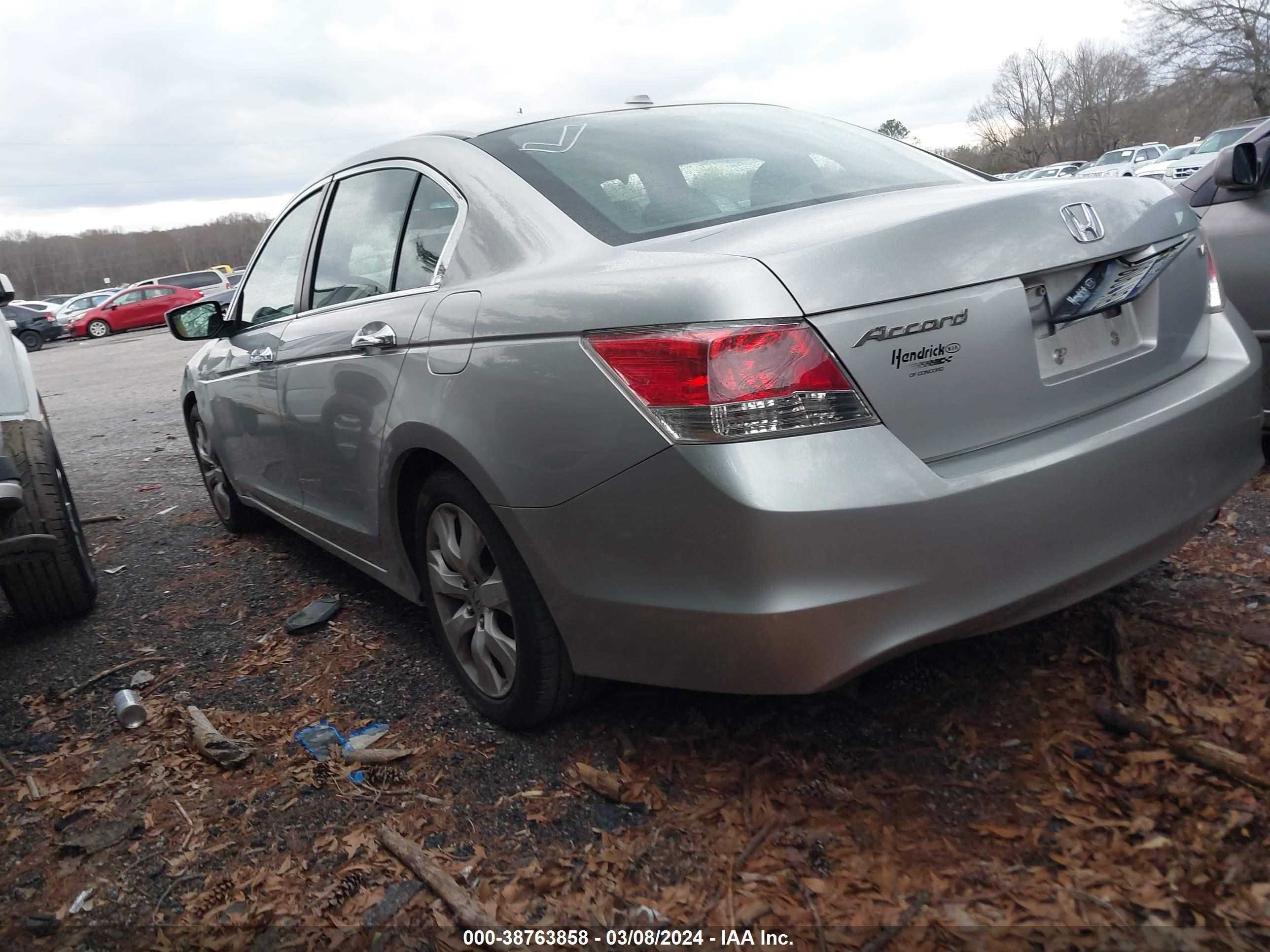 Photo 2 VIN: 1HGCP36849A028027 - HONDA ACCORD 