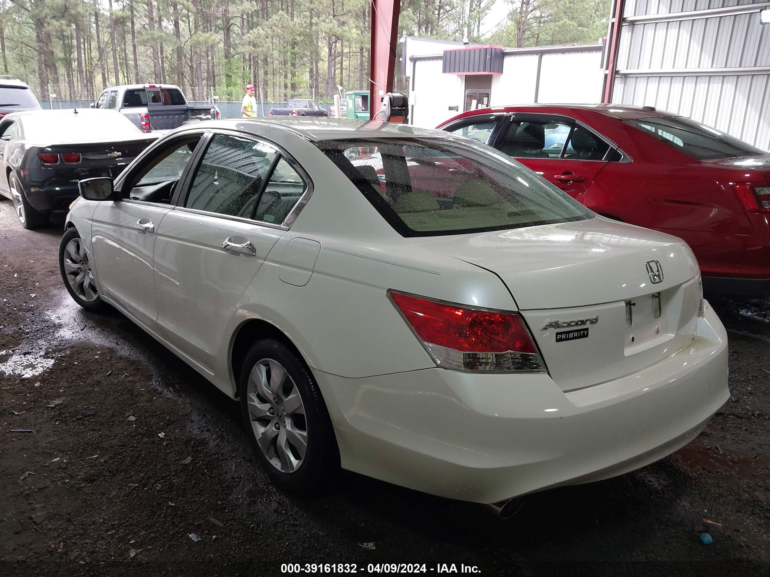 Photo 2 VIN: 1HGCP36849A034488 - HONDA ACCORD 