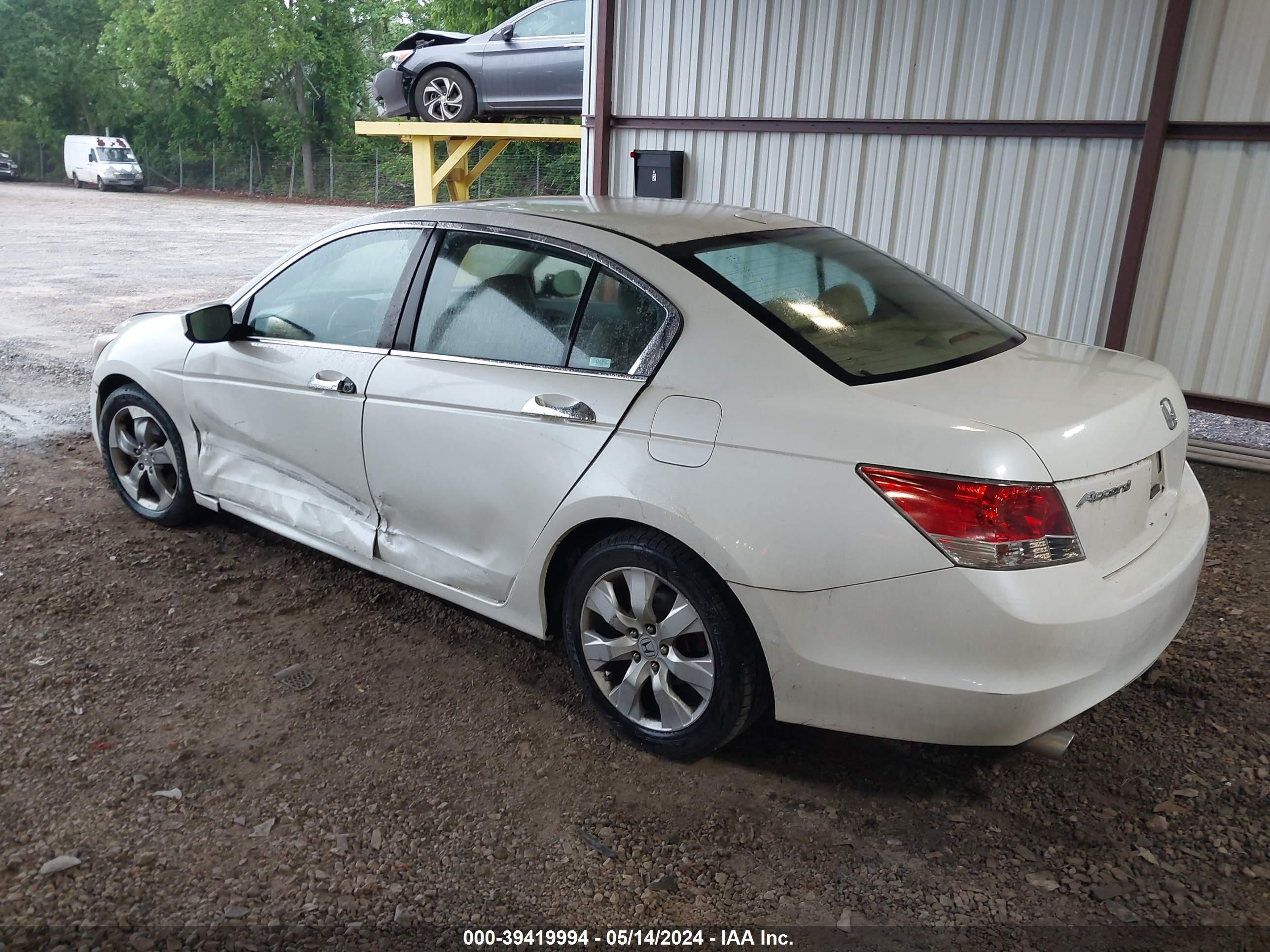 Photo 2 VIN: 1HGCP36858A069555 - HONDA ACCORD 