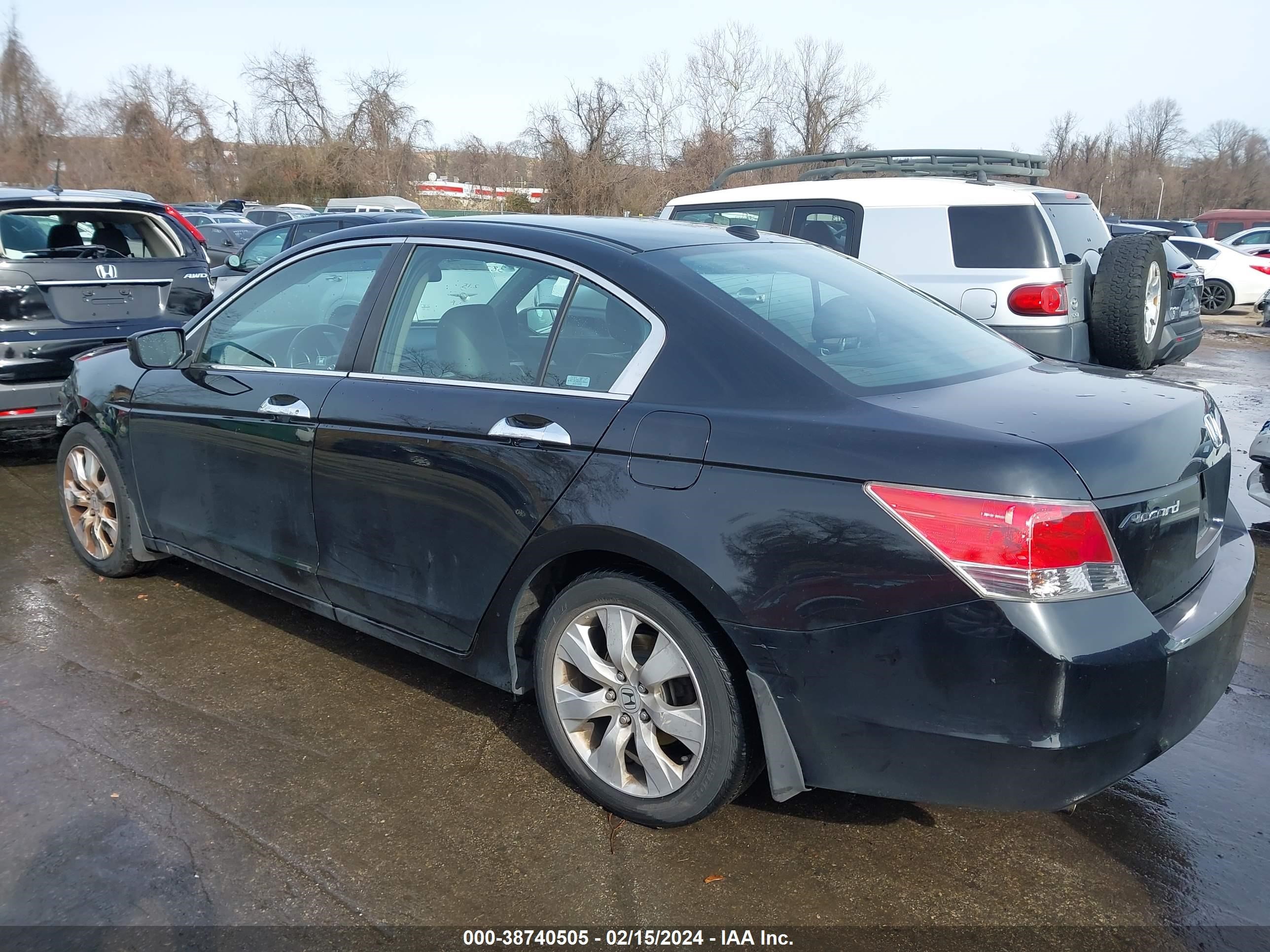 Photo 2 VIN: 1HGCP36858A079261 - HONDA ACCORD 