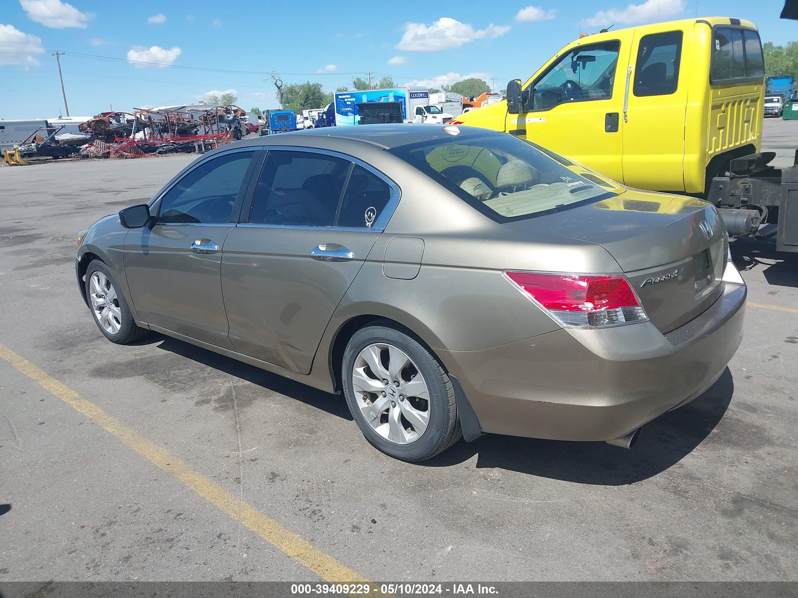 Photo 2 VIN: 1HGCP36859A018672 - HONDA ACCORD 