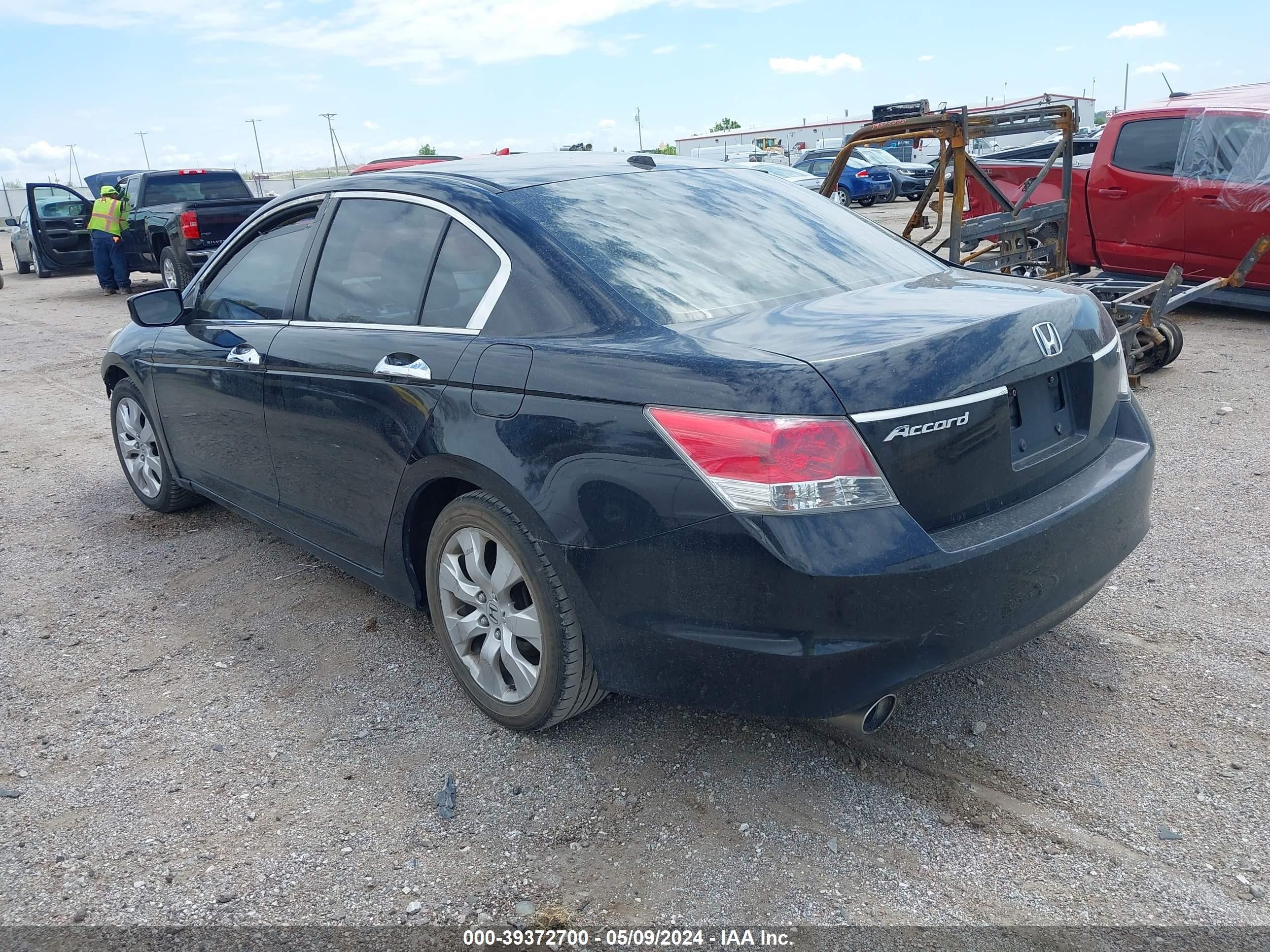 Photo 2 VIN: 1HGCP36868A060282 - HONDA ACCORD 