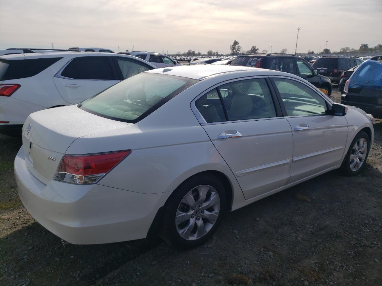 Photo 2 VIN: 1HGCP36868A077342 - HONDA ACCORD 