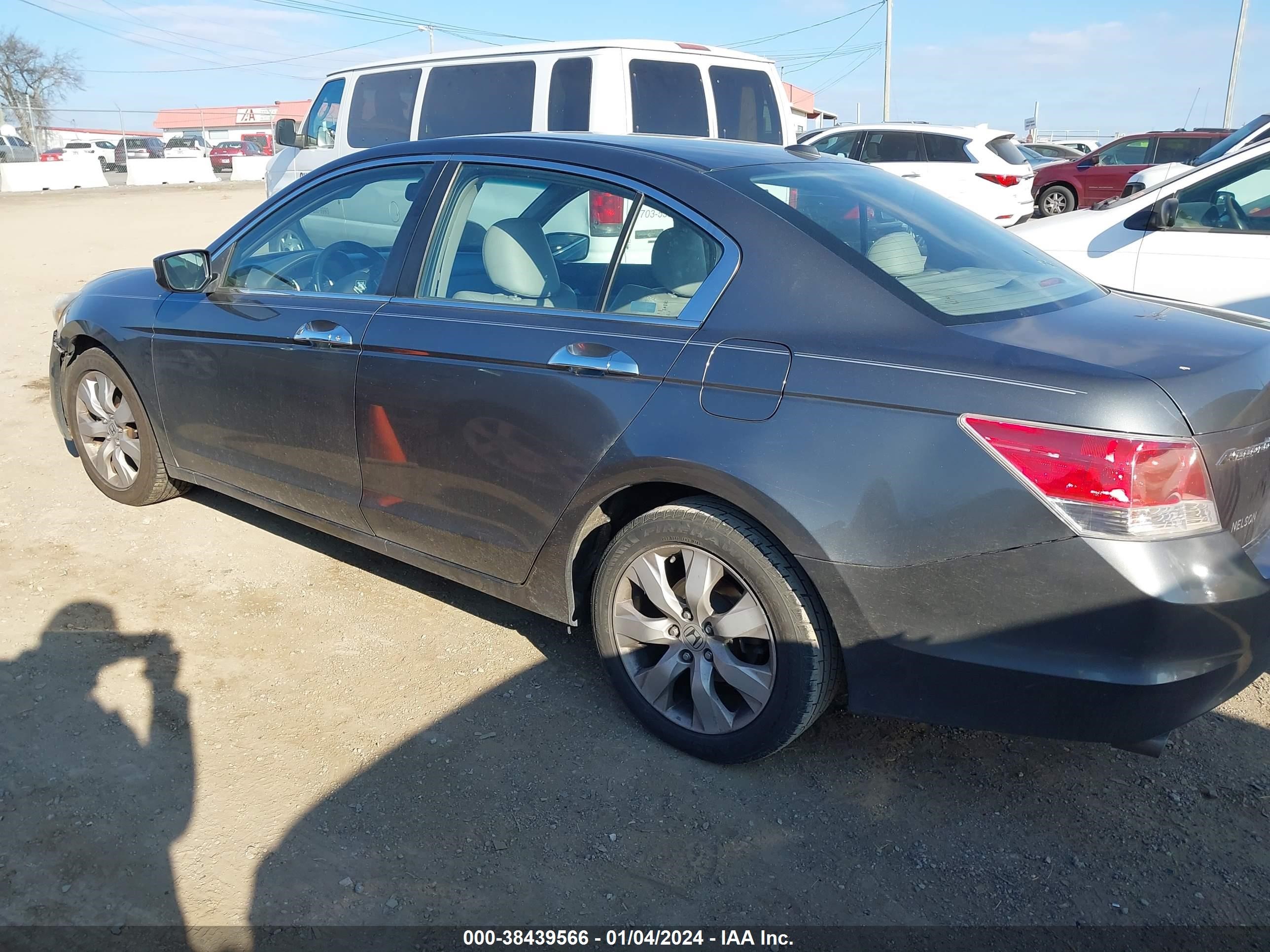 Photo 2 VIN: 1HGCP36869A006529 - HONDA ACCORD 