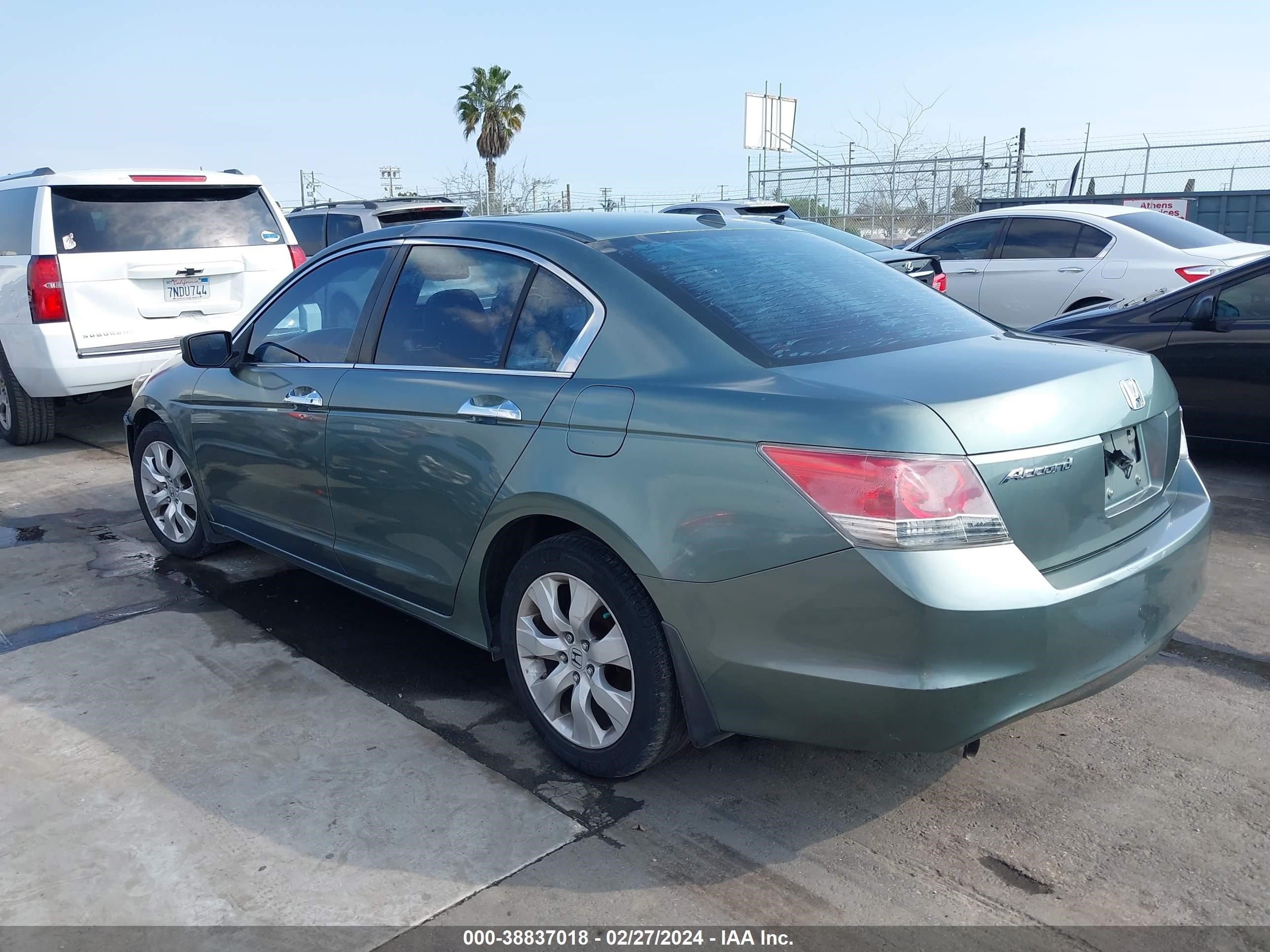 Photo 2 VIN: 1HGCP36878A007591 - HONDA ACCORD 