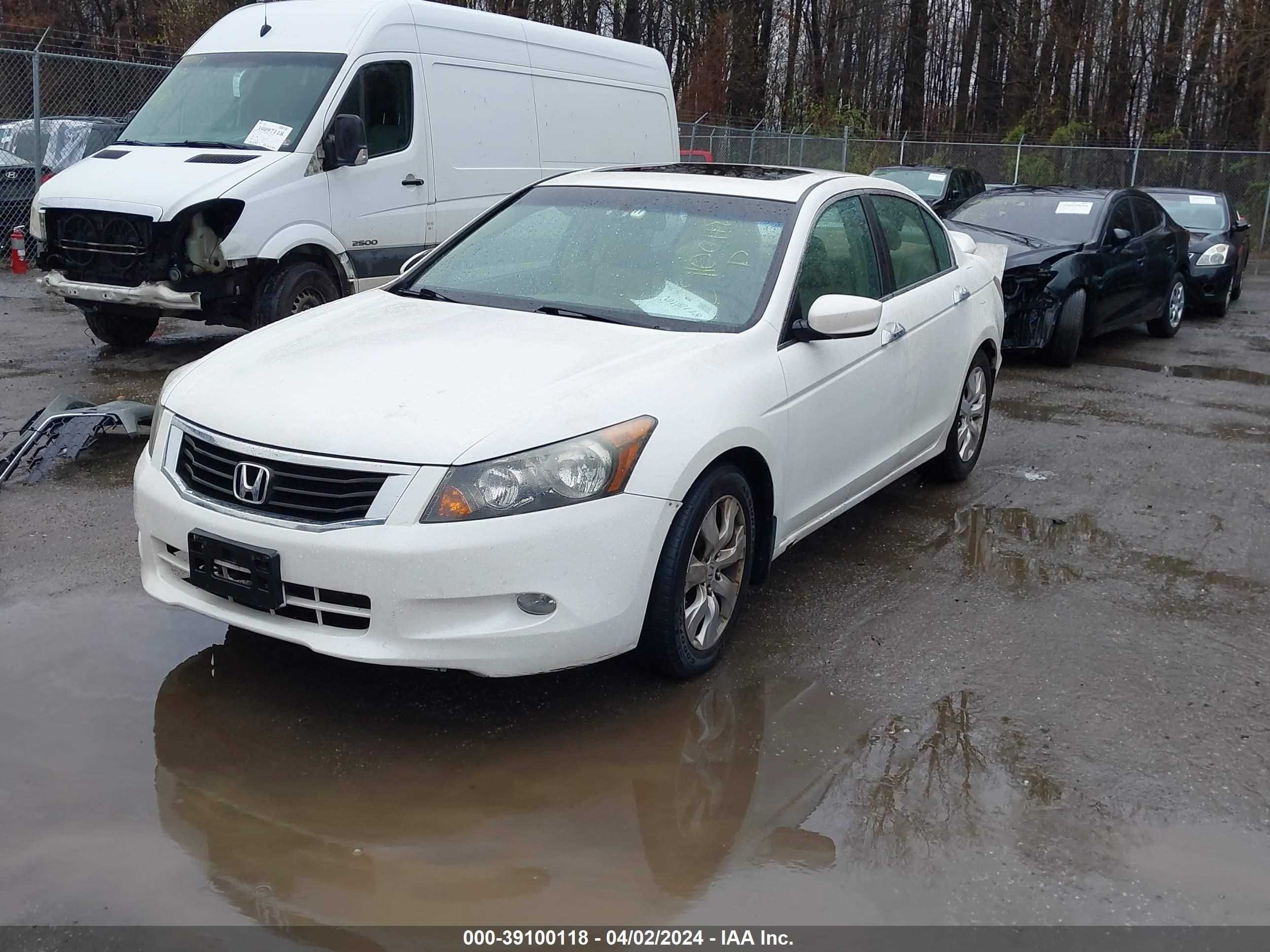 Photo 1 VIN: 1HGCP36878A025301 - HONDA ACCORD 