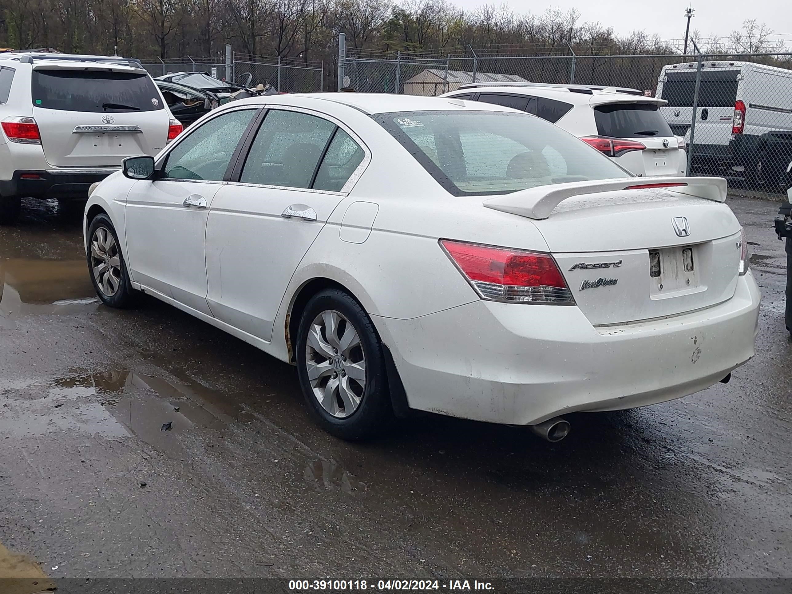 Photo 2 VIN: 1HGCP36878A025301 - HONDA ACCORD 