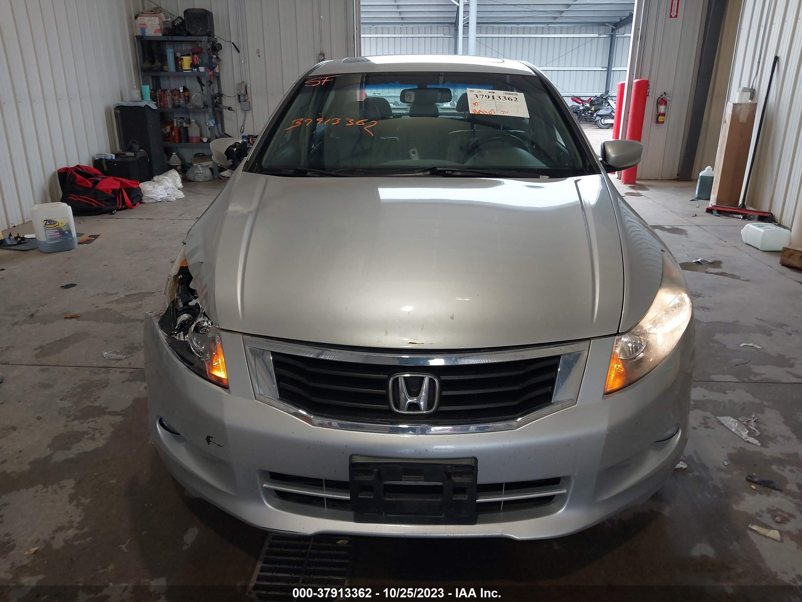 Photo 11 VIN: 1HGCP36878A045709 - HONDA ACCORD 