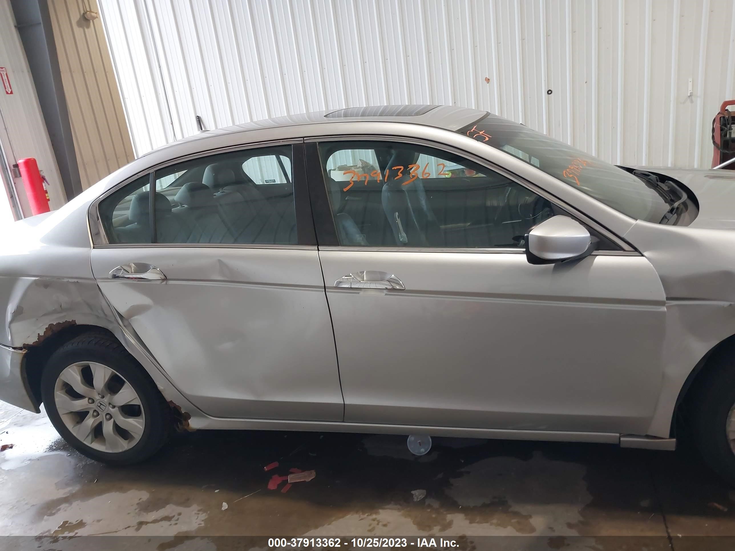 Photo 12 VIN: 1HGCP36878A045709 - HONDA ACCORD 