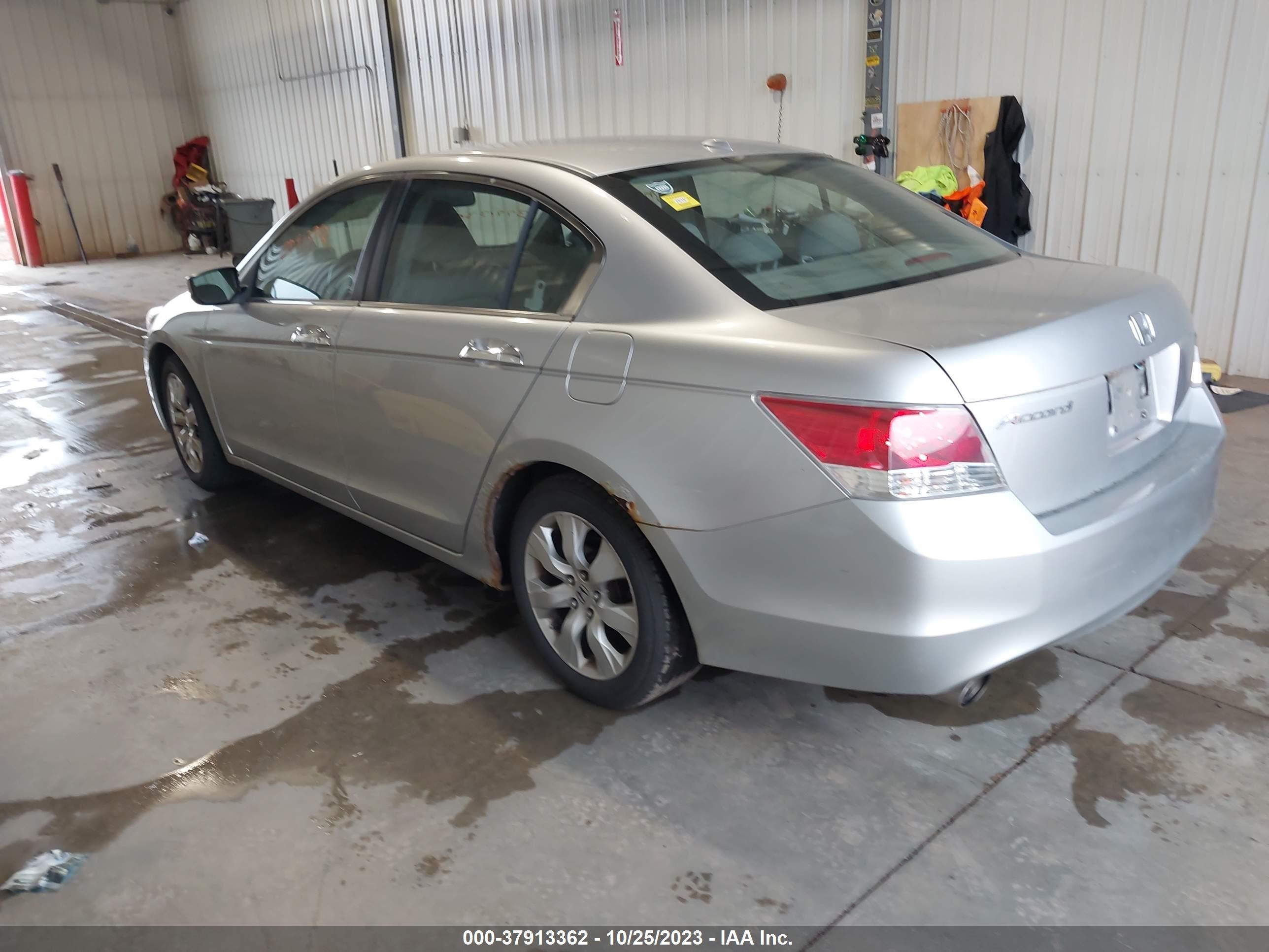 Photo 2 VIN: 1HGCP36878A045709 - HONDA ACCORD 