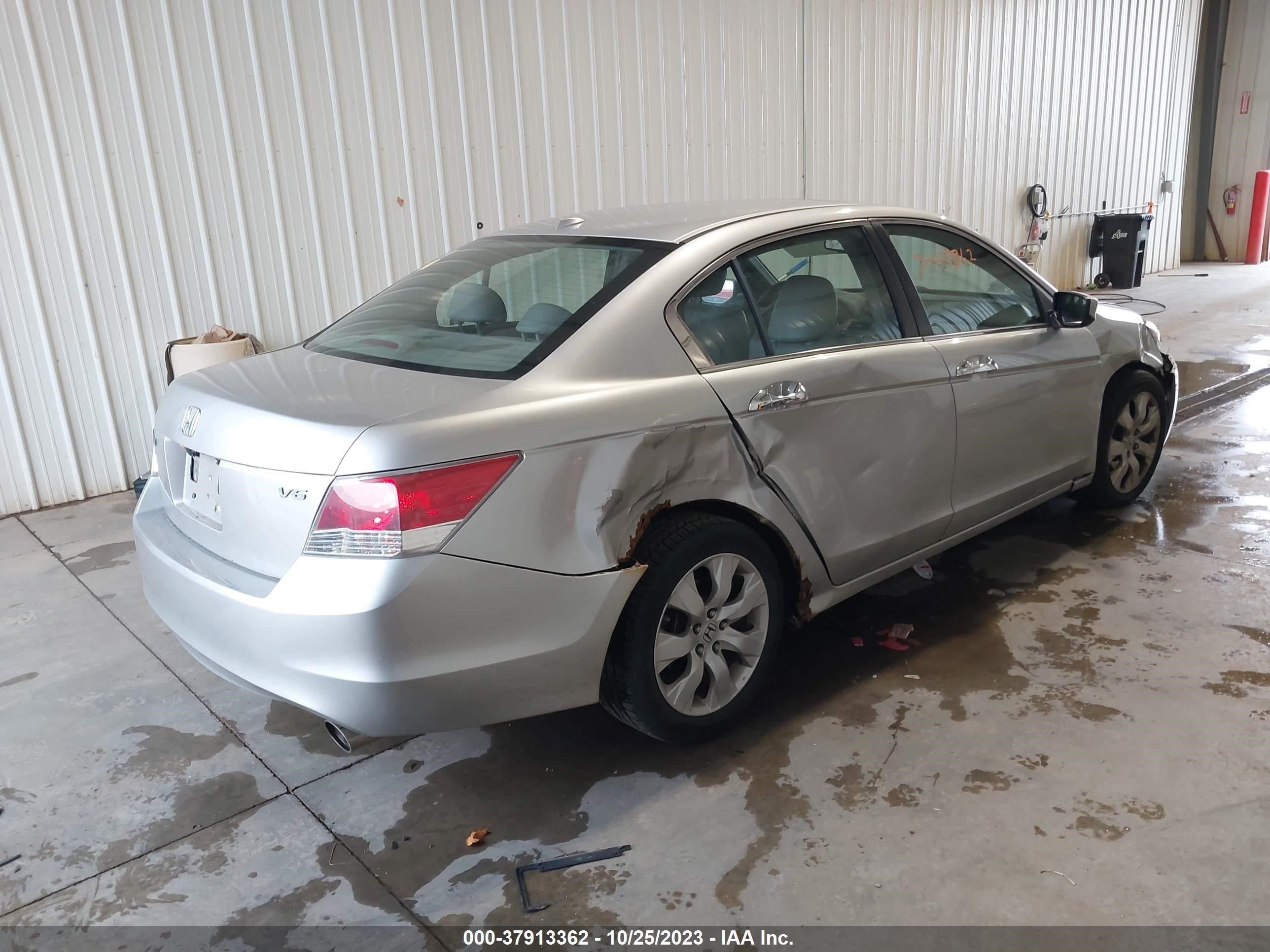 Photo 3 VIN: 1HGCP36878A045709 - HONDA ACCORD 