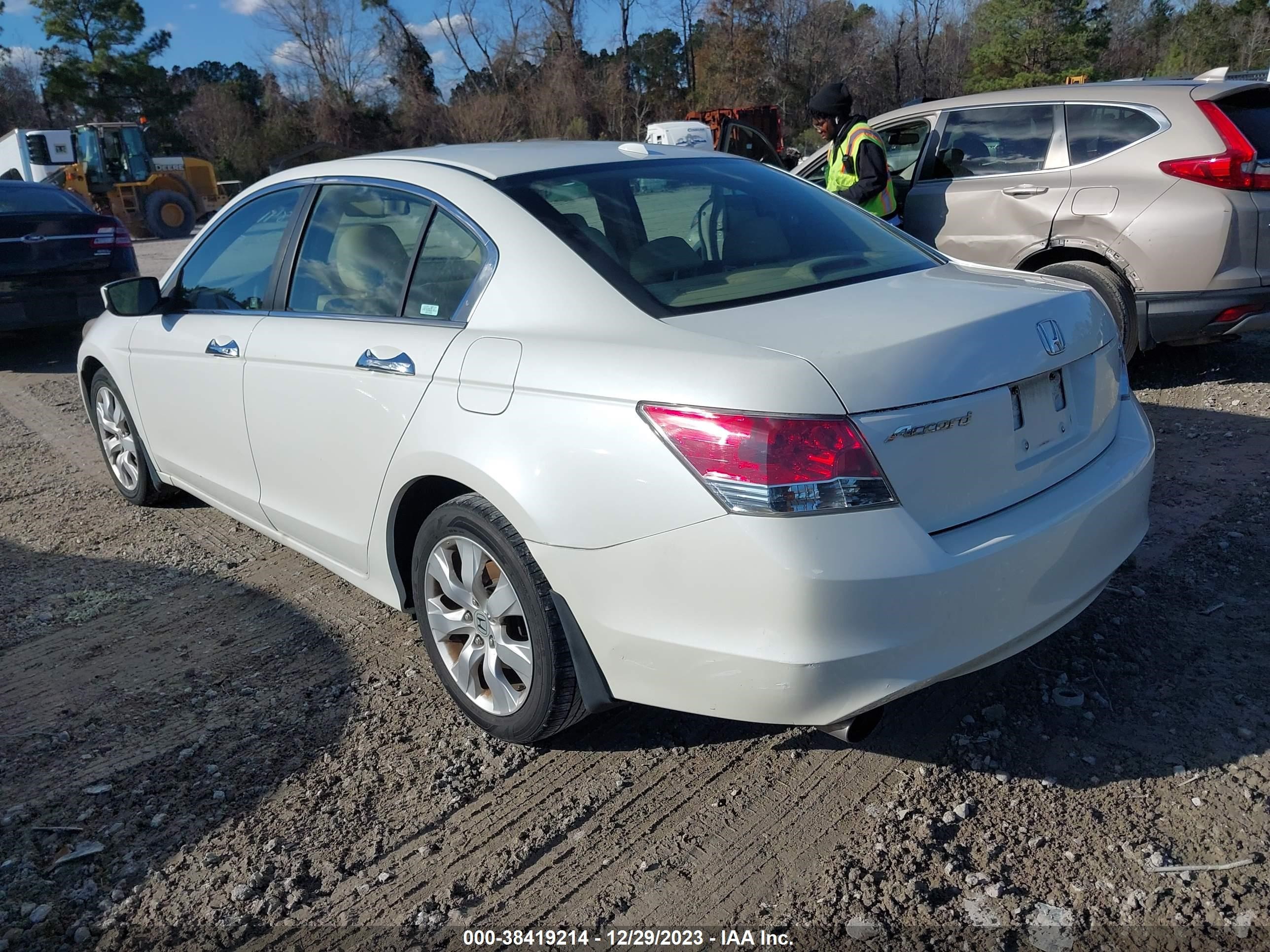 Photo 2 VIN: 1HGCP36878A080752 - HONDA ACCORD 