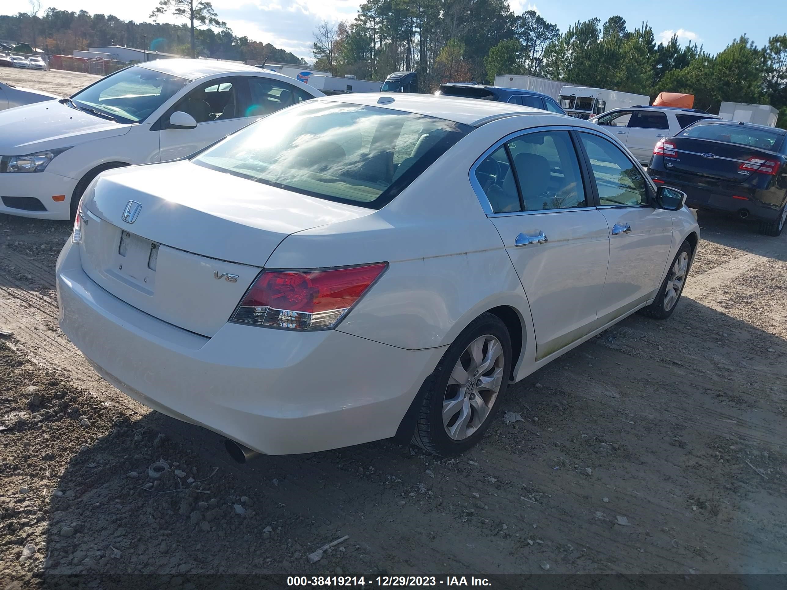 Photo 3 VIN: 1HGCP36878A080752 - HONDA ACCORD 