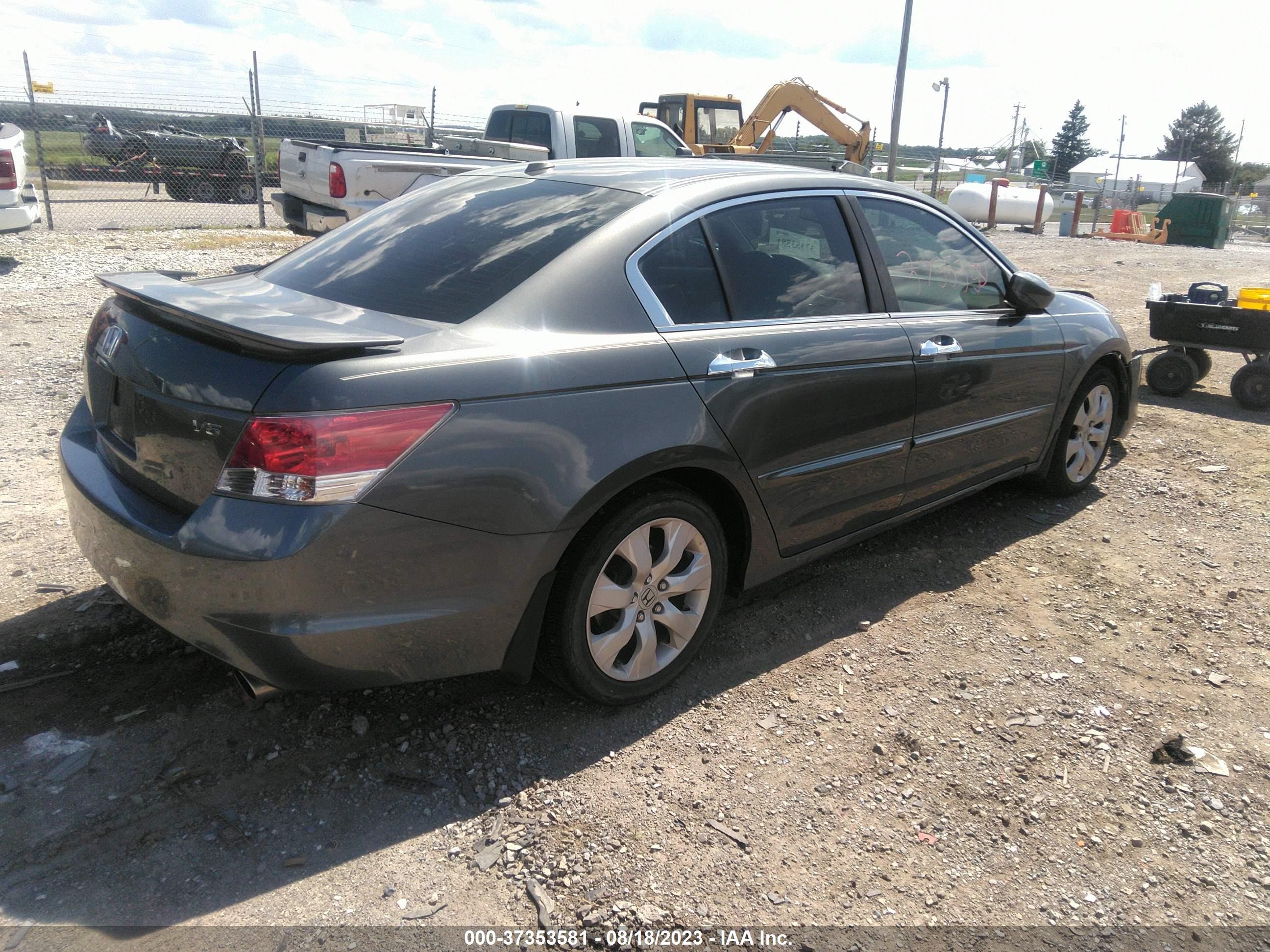 Photo 12 VIN: 1HGCP36888A000746 - HONDA ACCORD 