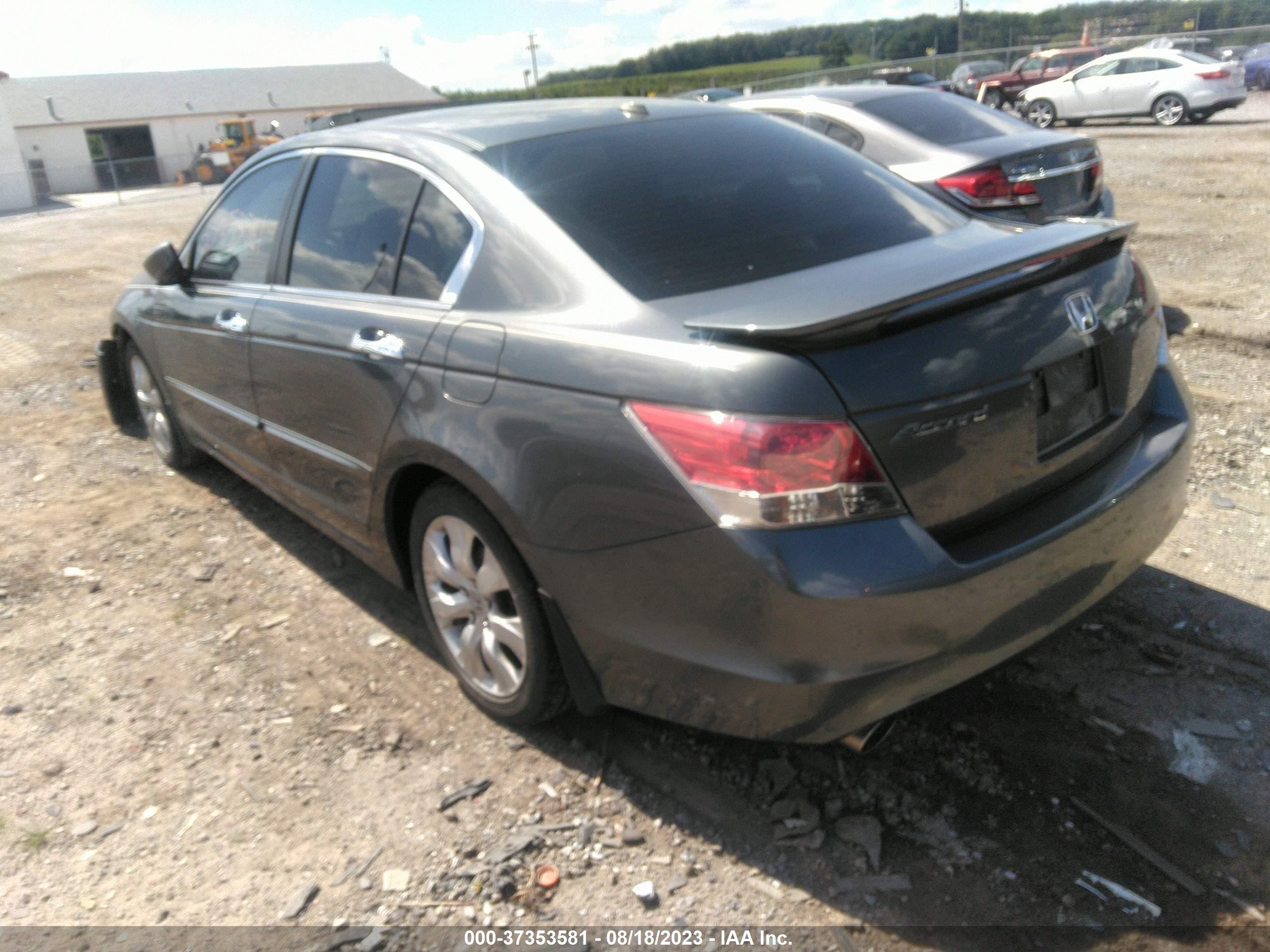 Photo 2 VIN: 1HGCP36888A000746 - HONDA ACCORD 