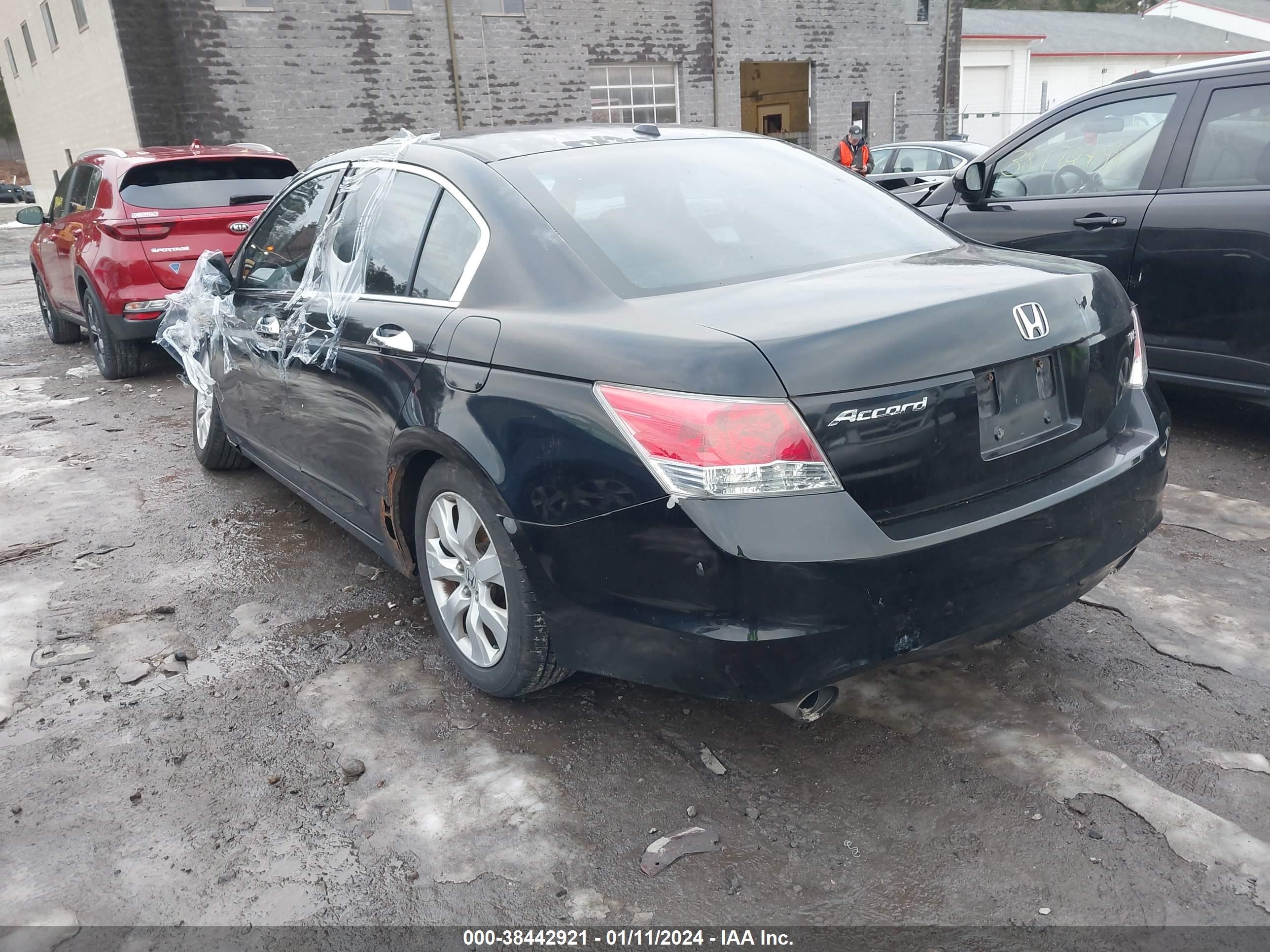 Photo 2 VIN: 1HGCP36888A033598 - HONDA ACCORD 