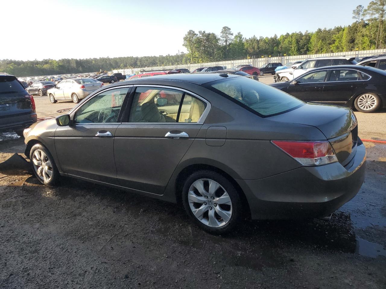 Photo 1 VIN: 1HGCP36888A063023 - HONDA ACCORD 