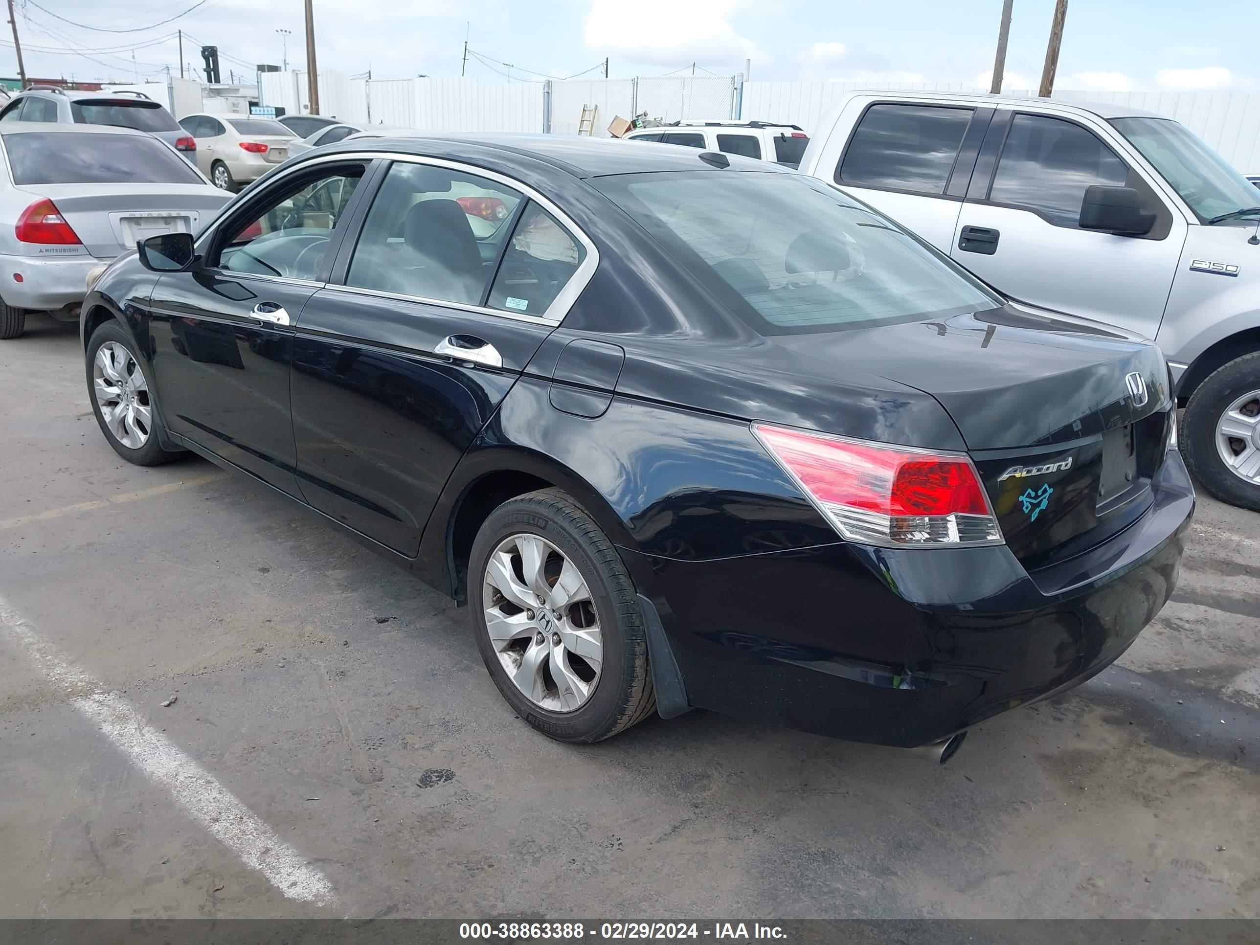 Photo 2 VIN: 1HGCP36888A067539 - HONDA ACCORD 