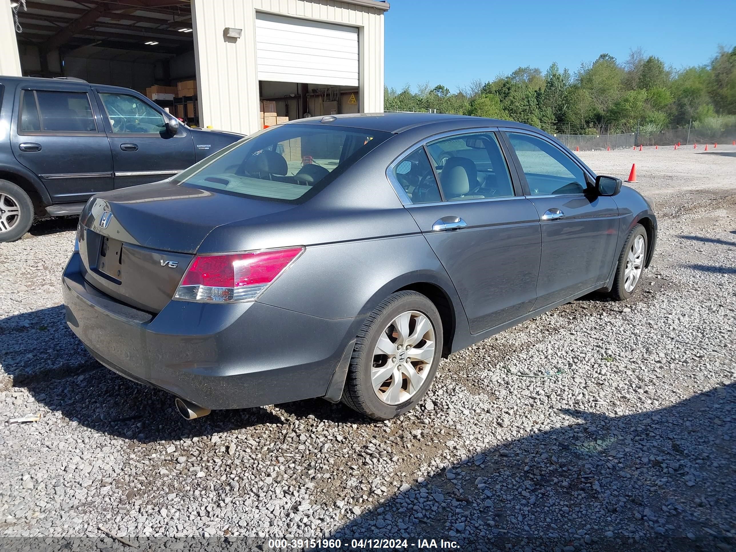 Photo 3 VIN: 1HGCP36889A002272 - HONDA ACCORD 