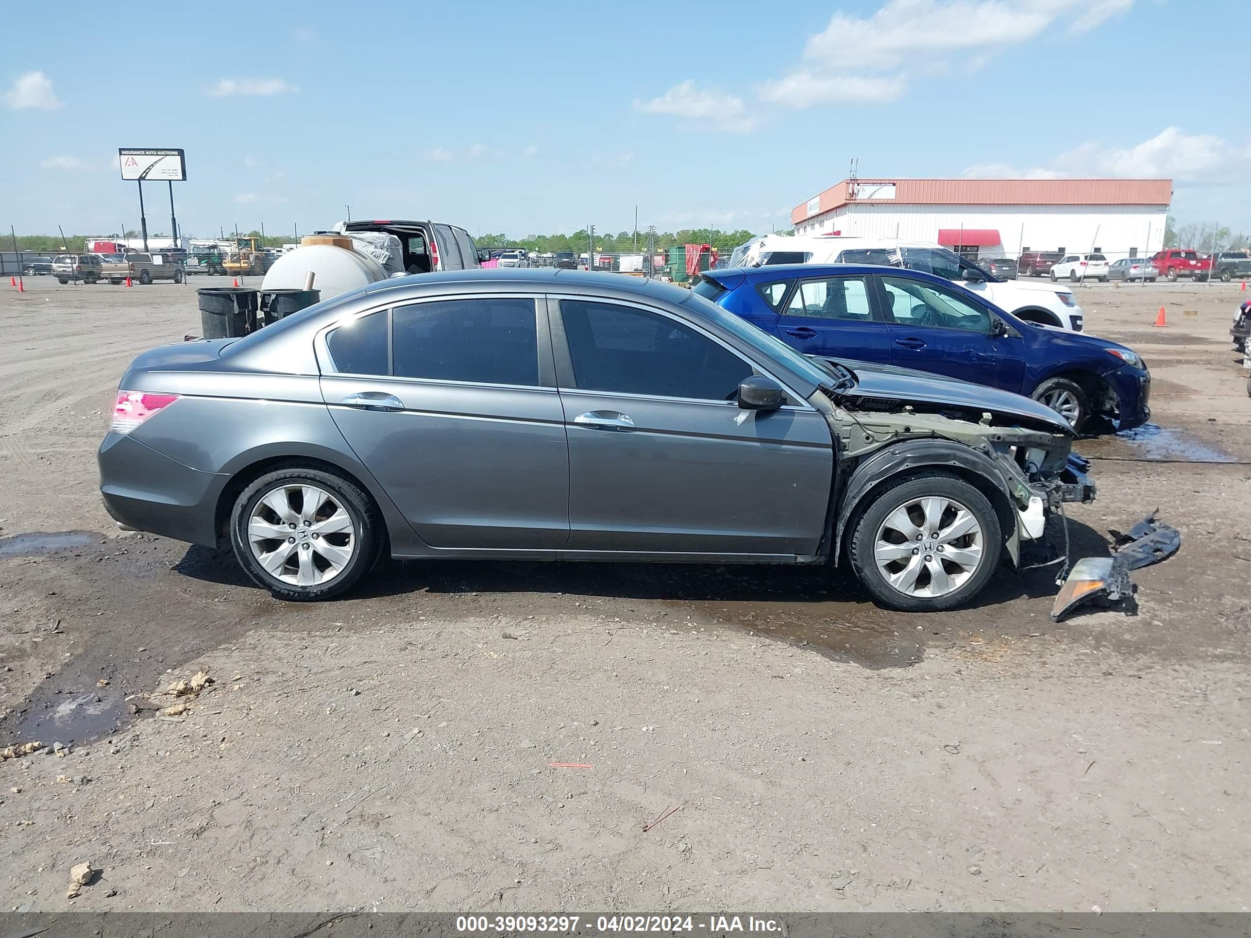 Photo 13 VIN: 1HGCP36898A012727 - HONDA ACCORD 