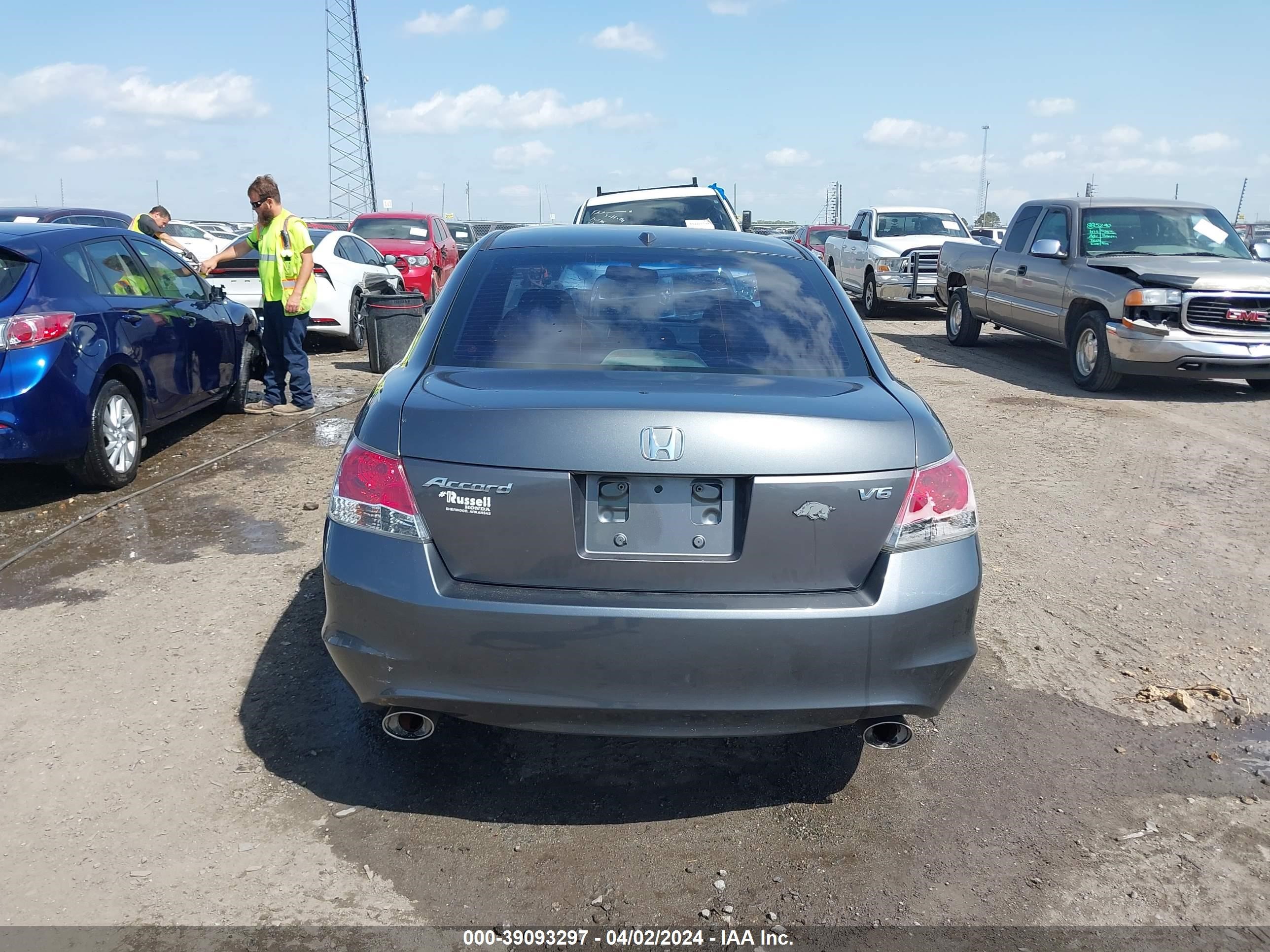 Photo 16 VIN: 1HGCP36898A012727 - HONDA ACCORD 