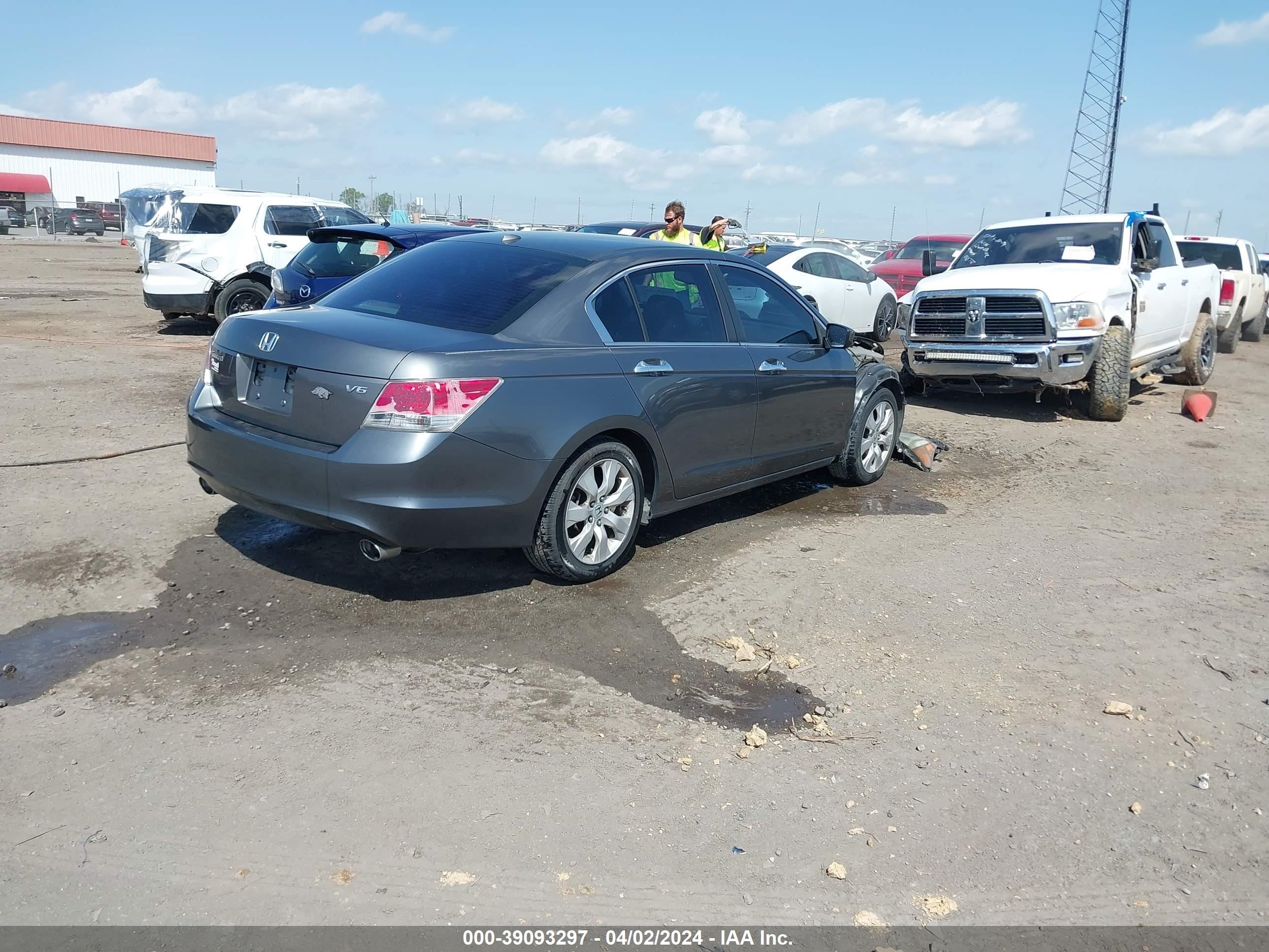 Photo 3 VIN: 1HGCP36898A012727 - HONDA ACCORD 