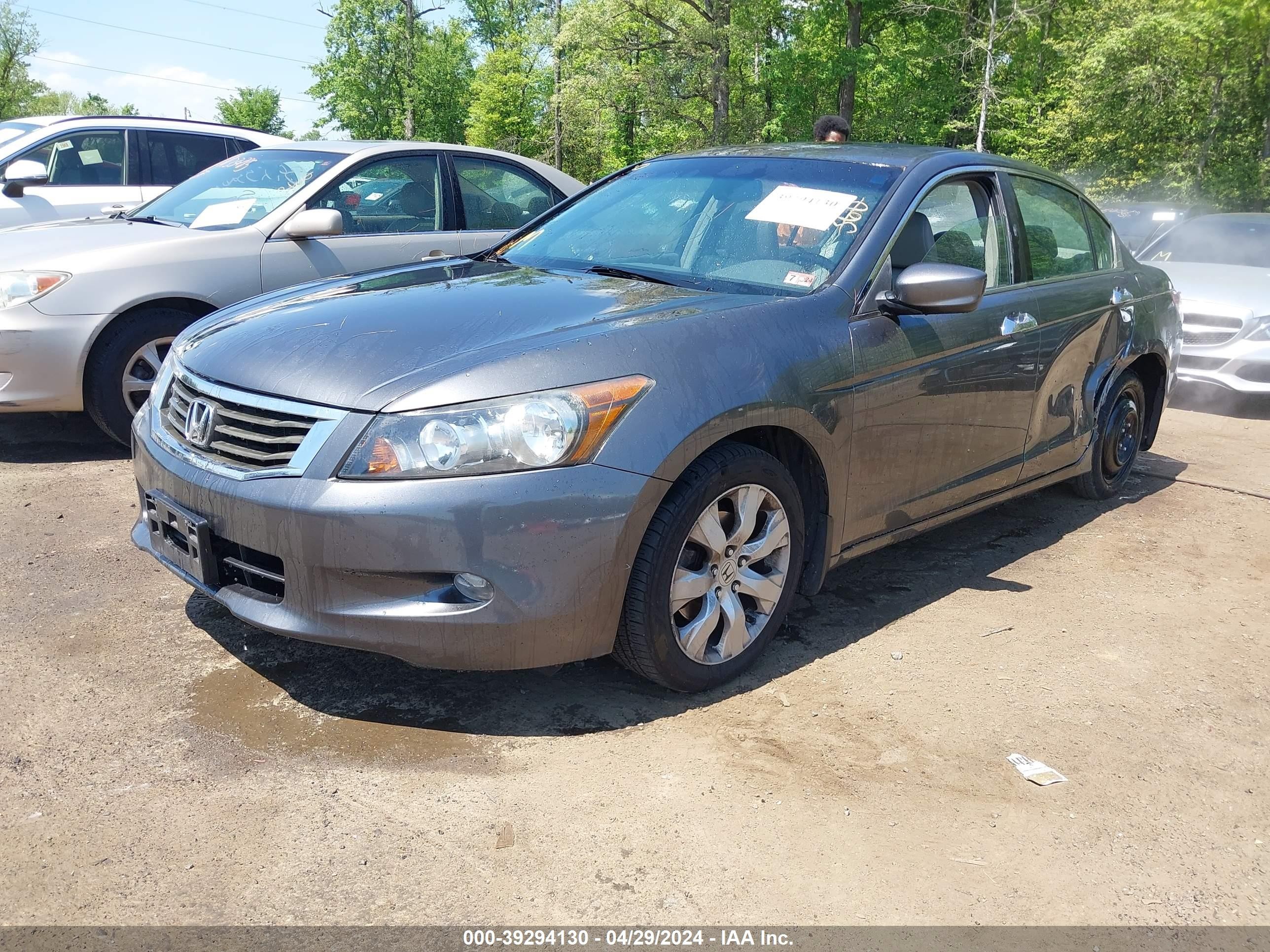 Photo 1 VIN: 1HGCP36898A082051 - HONDA ACCORD 