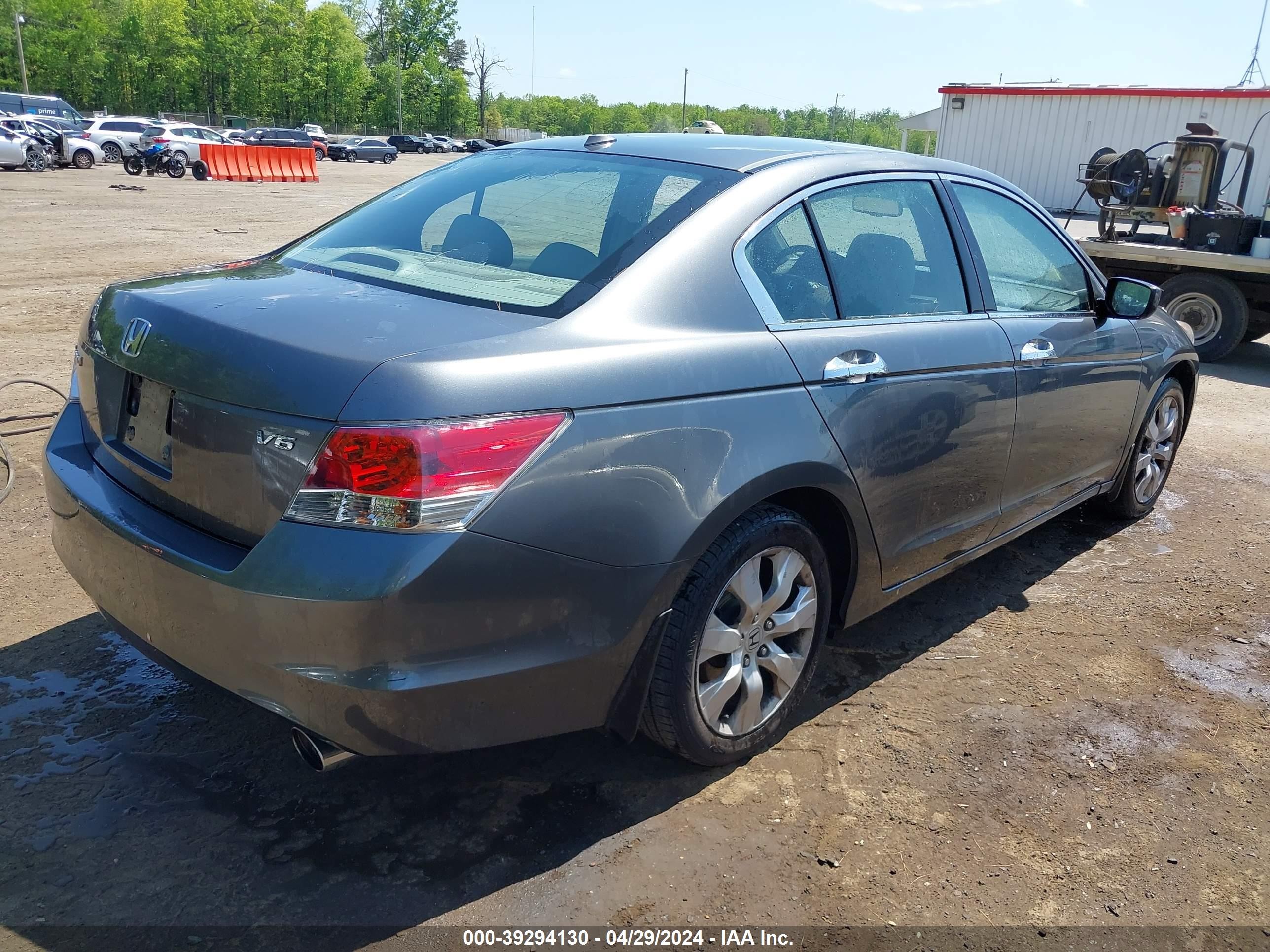 Photo 3 VIN: 1HGCP36898A082051 - HONDA ACCORD 