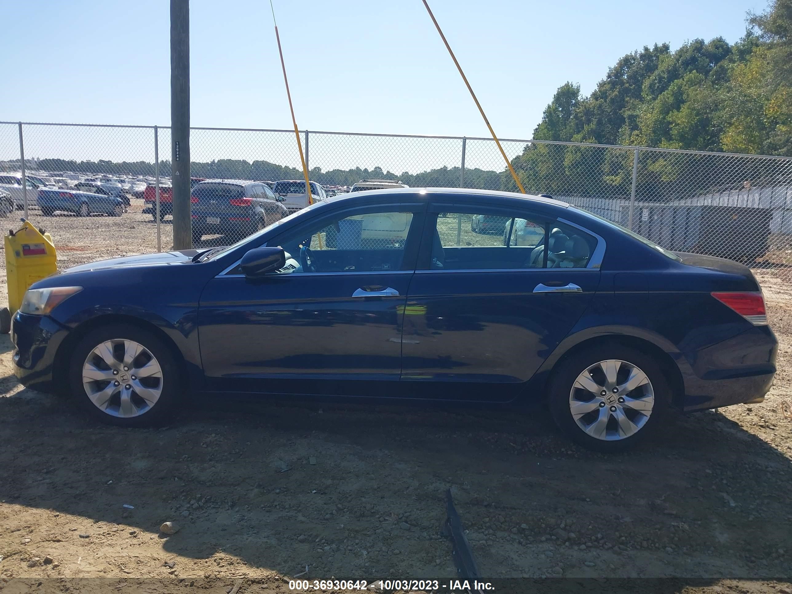 Photo 14 VIN: 1HGCP36898A084365 - HONDA ACCORD 