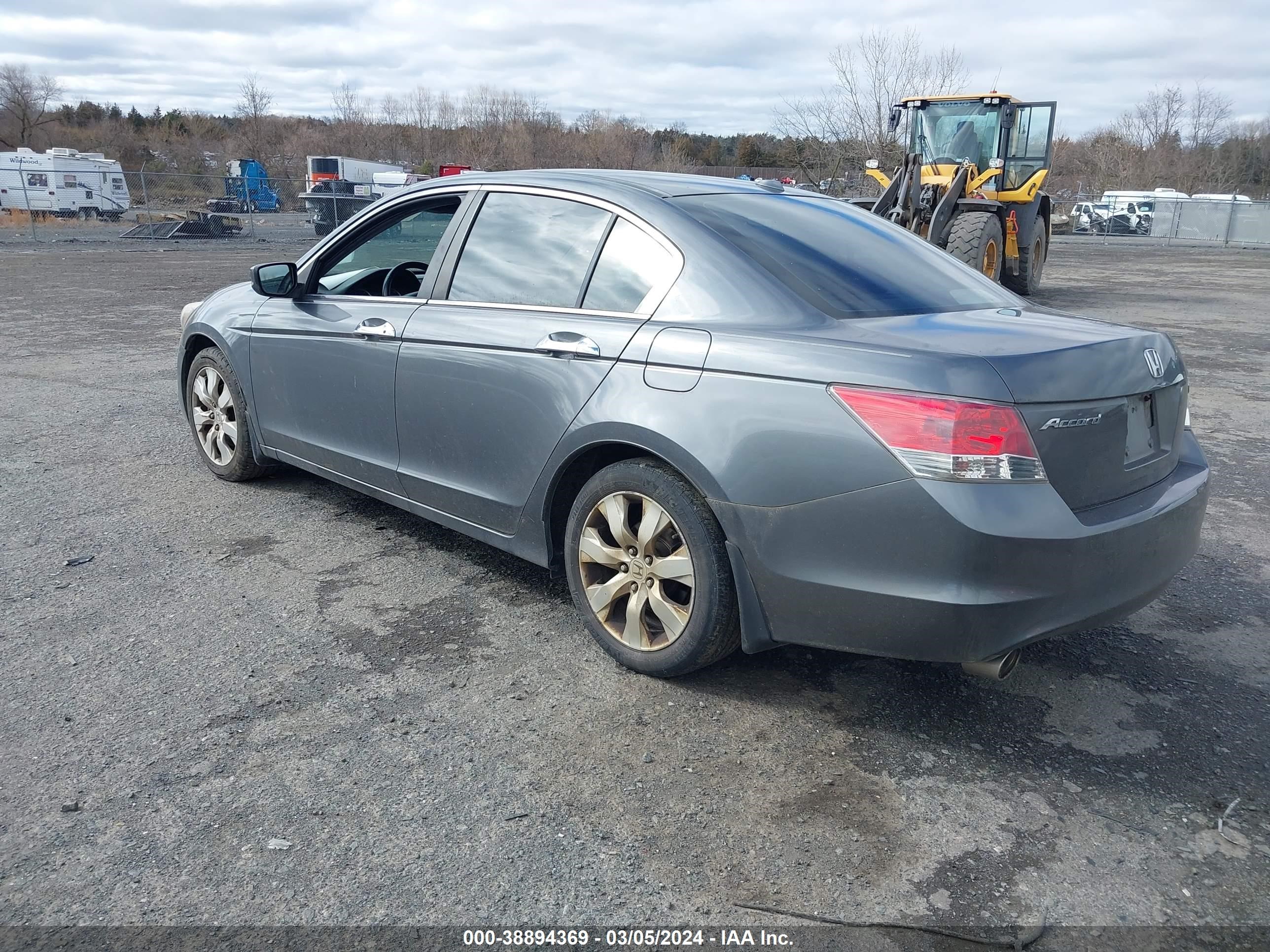 Photo 2 VIN: 1HGCP36899A033658 - HONDA ACCORD 