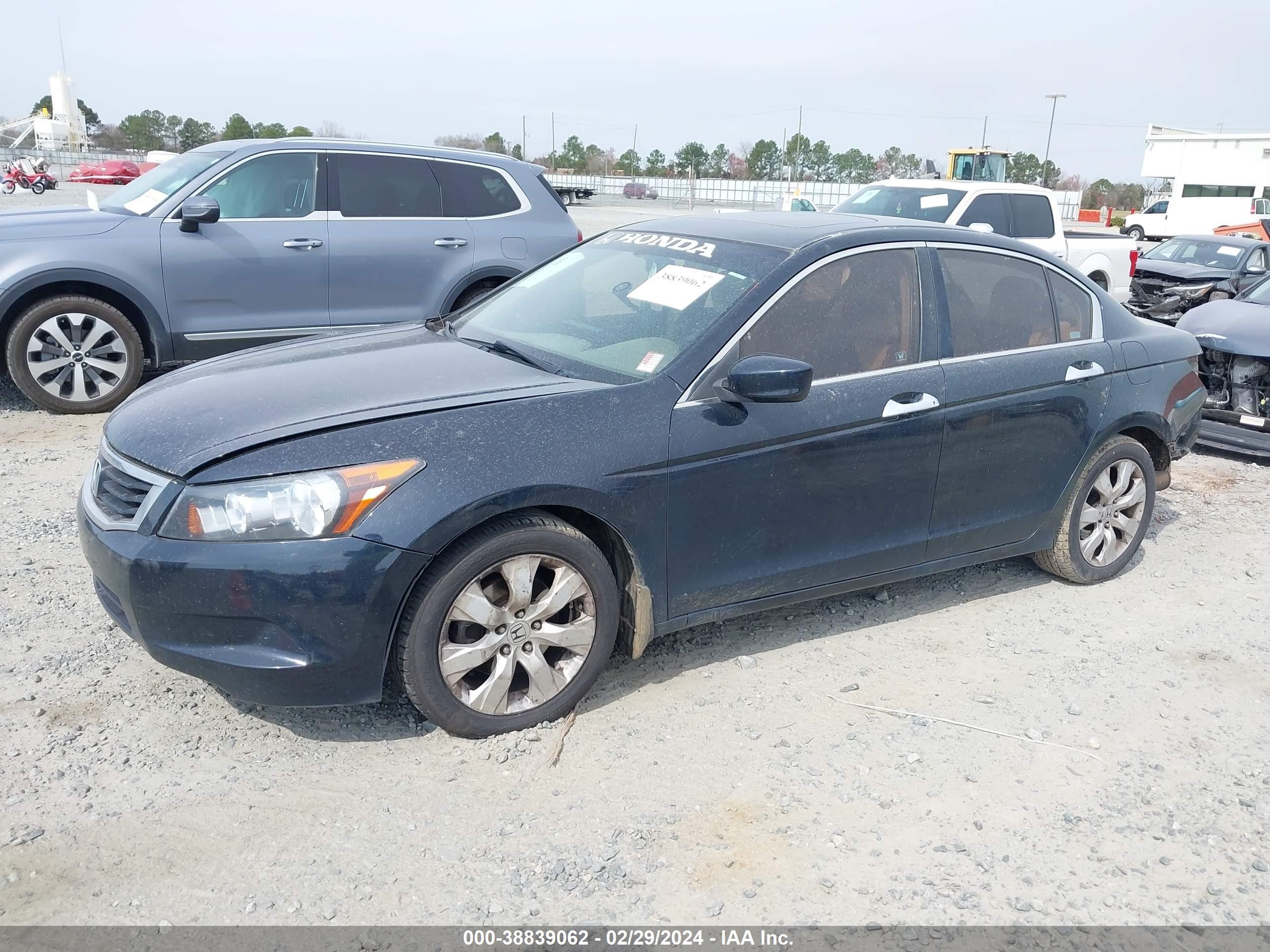 Photo 1 VIN: 1HGCP368X8A022165 - HONDA ACCORD 