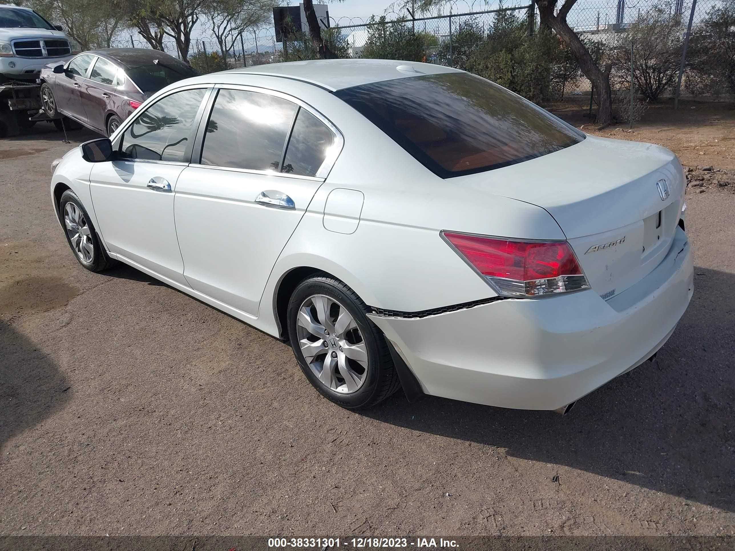 Photo 2 VIN: 1HGCP368X9A048198 - HONDA ACCORD 