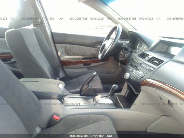 Photo 4 VIN: 1HGCP3F70BA014915 - HONDA ACCORD SDN 