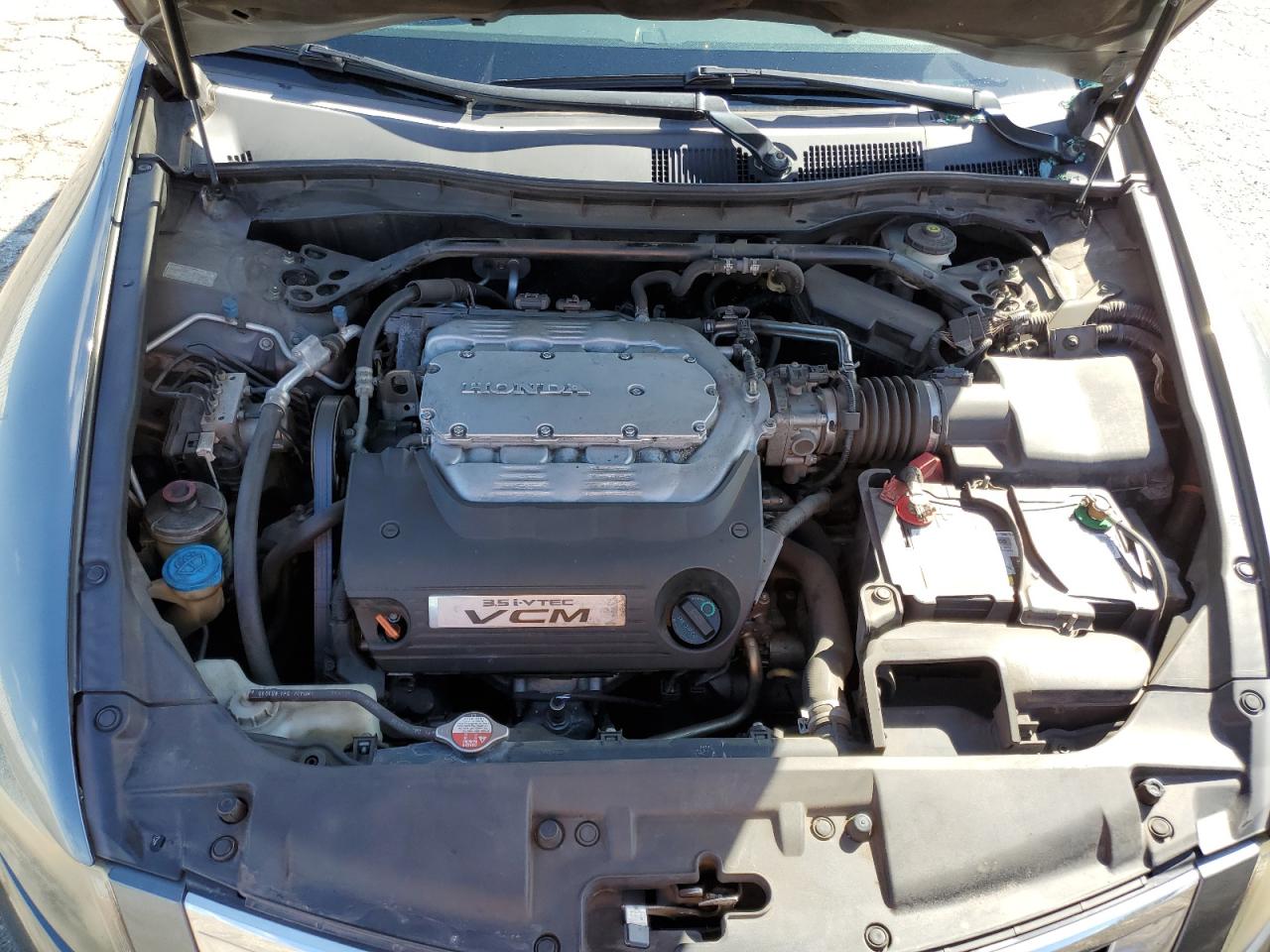 Photo 10 VIN: 1HGCP3F71AA000102 - HONDA ACCORD 