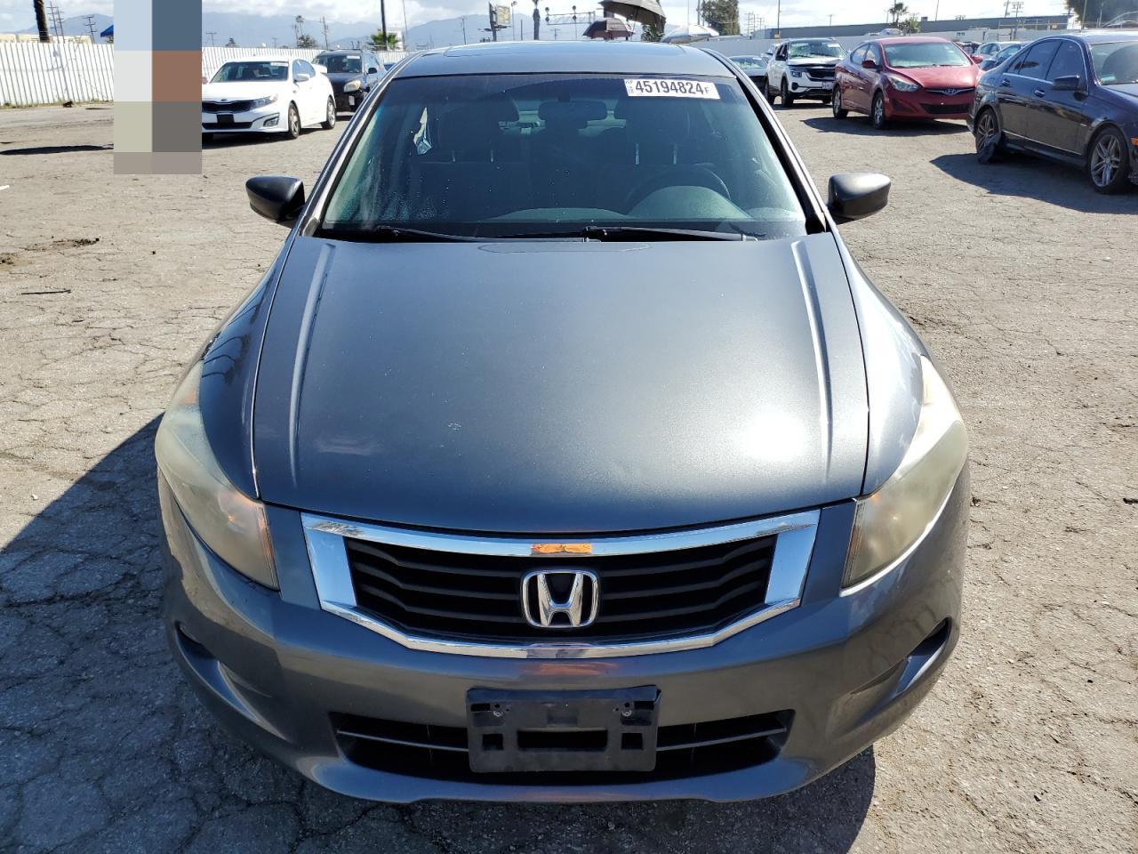 Photo 4 VIN: 1HGCP3F71AA000102 - HONDA ACCORD 