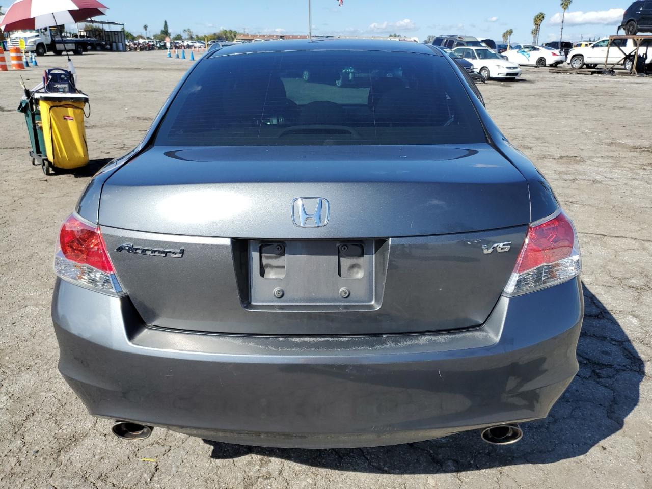 Photo 5 VIN: 1HGCP3F71AA000102 - HONDA ACCORD 