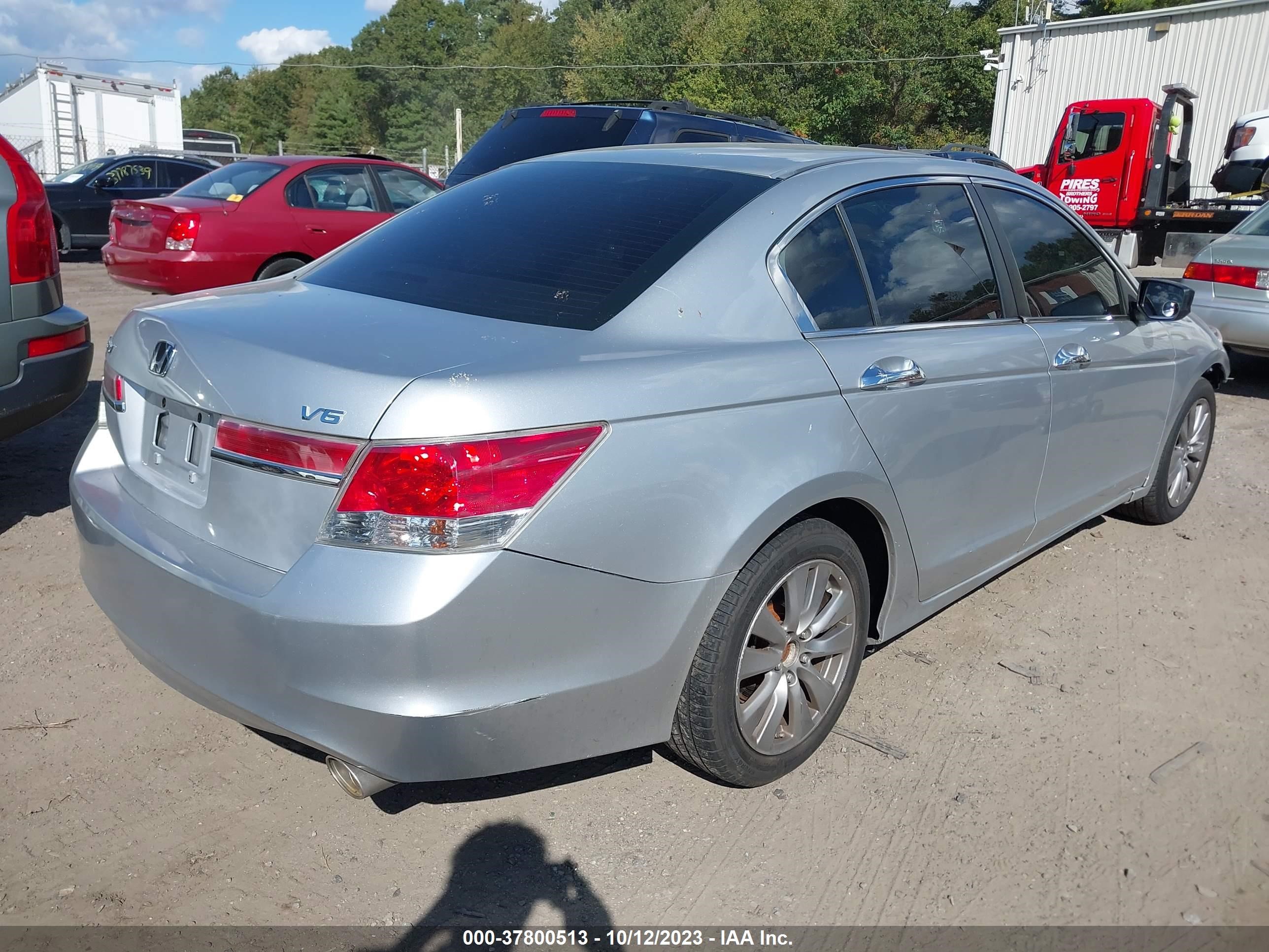 Photo 3 VIN: 1HGCP3F72CA003514 - HONDA ACCORD 